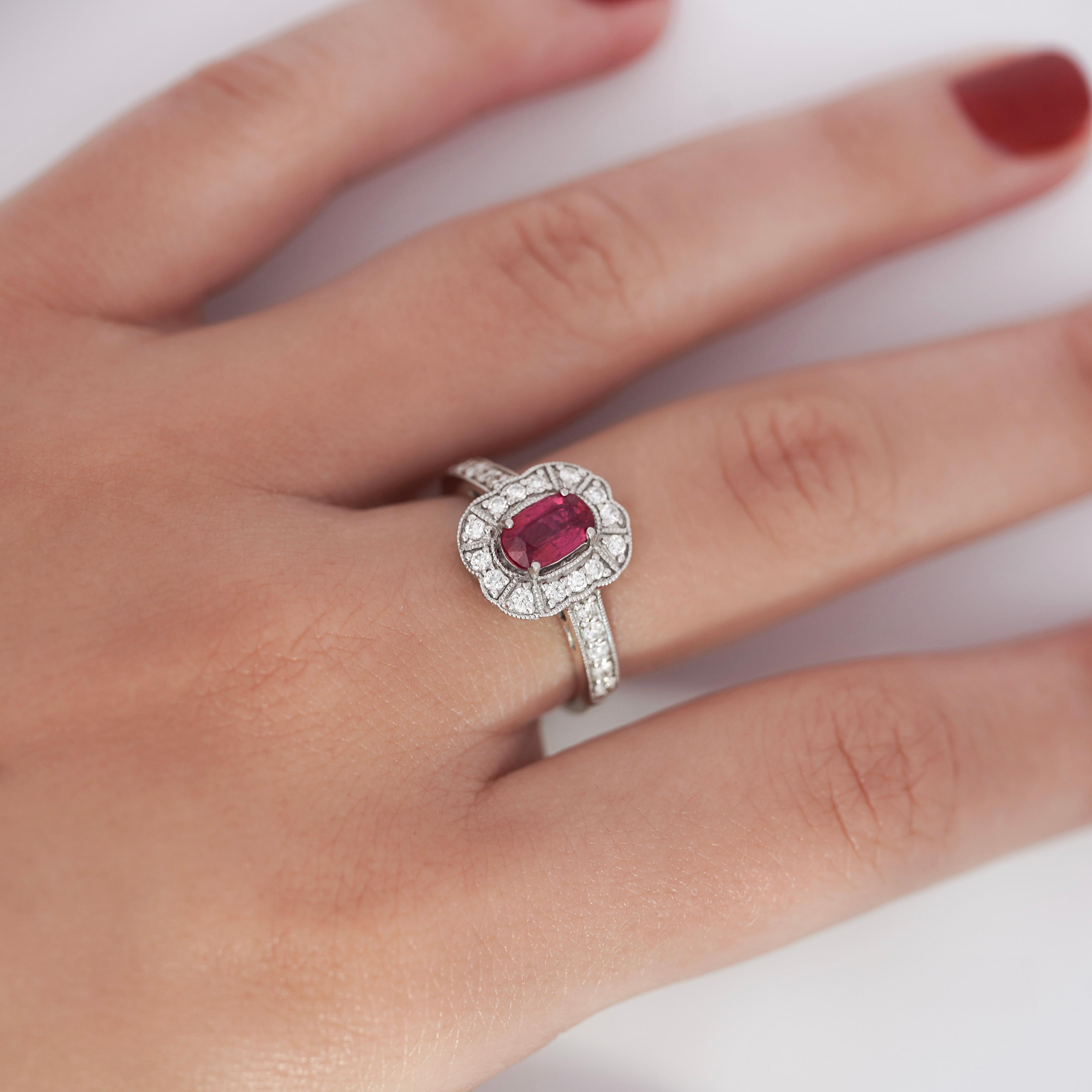 1.53 Carat Ruby and Diamond Platinum Vintage Ring In Excellent Condition For Sale In Miami, FL