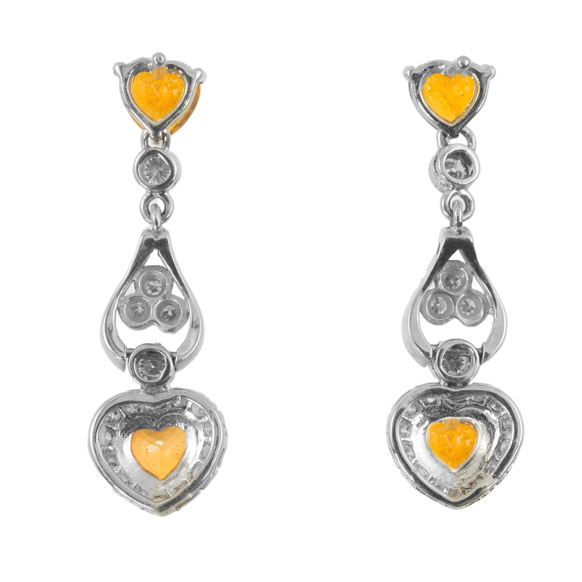 Taglio rotondo Orecchini pendenti in oro con zaffiro e diamante a forma di cuore giallo da 1,53 carati in vendita