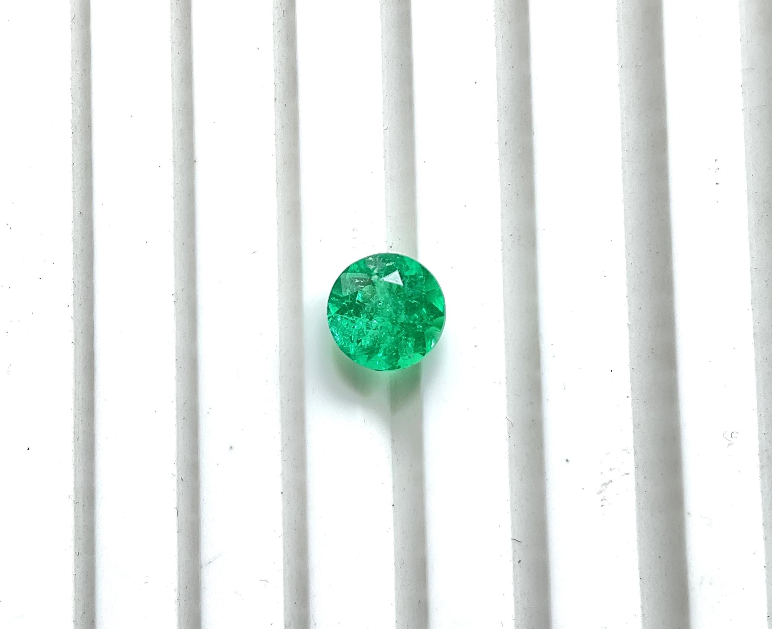 Round Cut 1.53 carats colombian emerald 7.5 mm round cutstone for fine jewelry natural gem For Sale