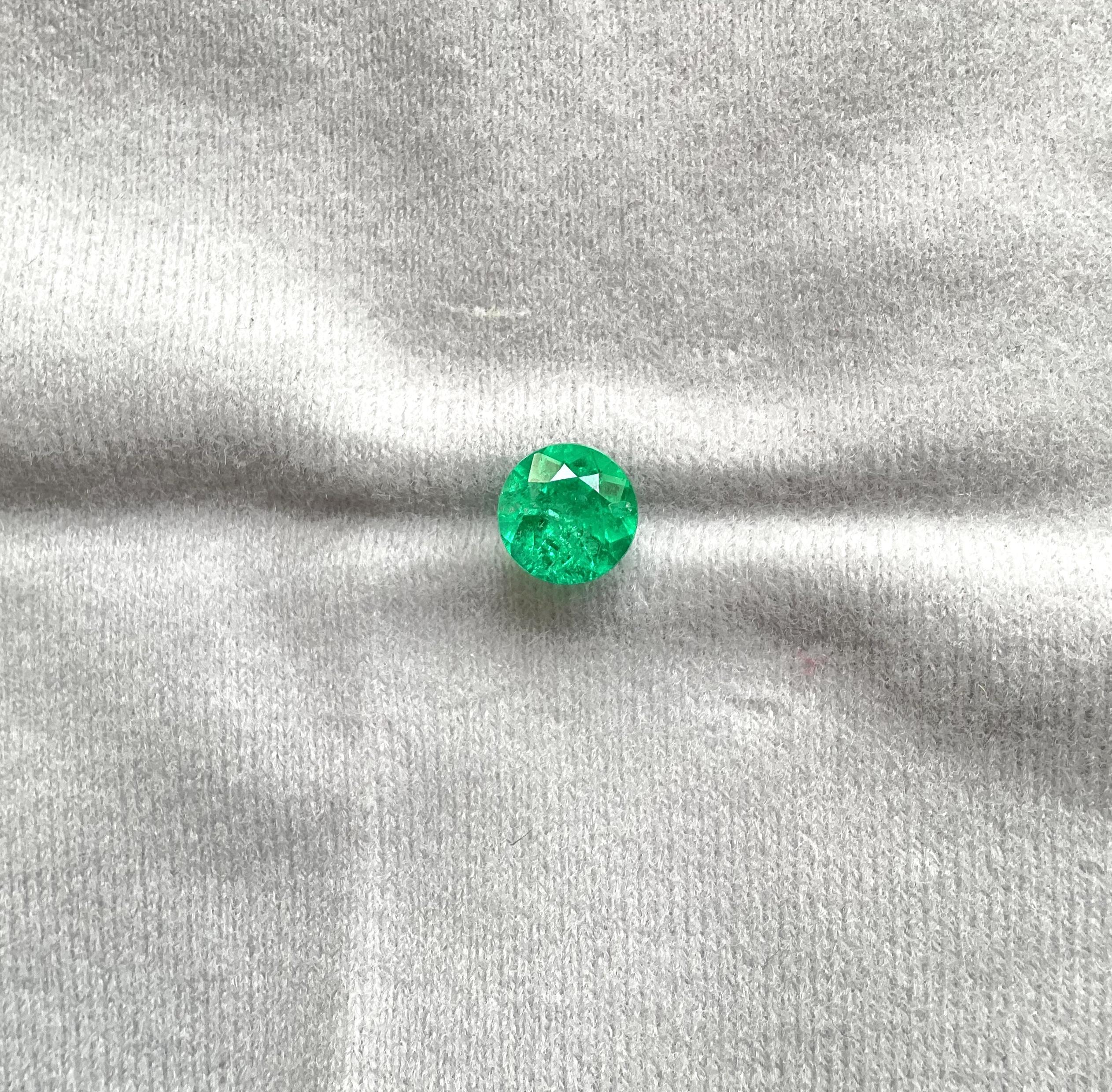 Women's or Men's 1.53 carats colombian emerald 7.5 mm round cutstone for fine jewelry natural gem For Sale