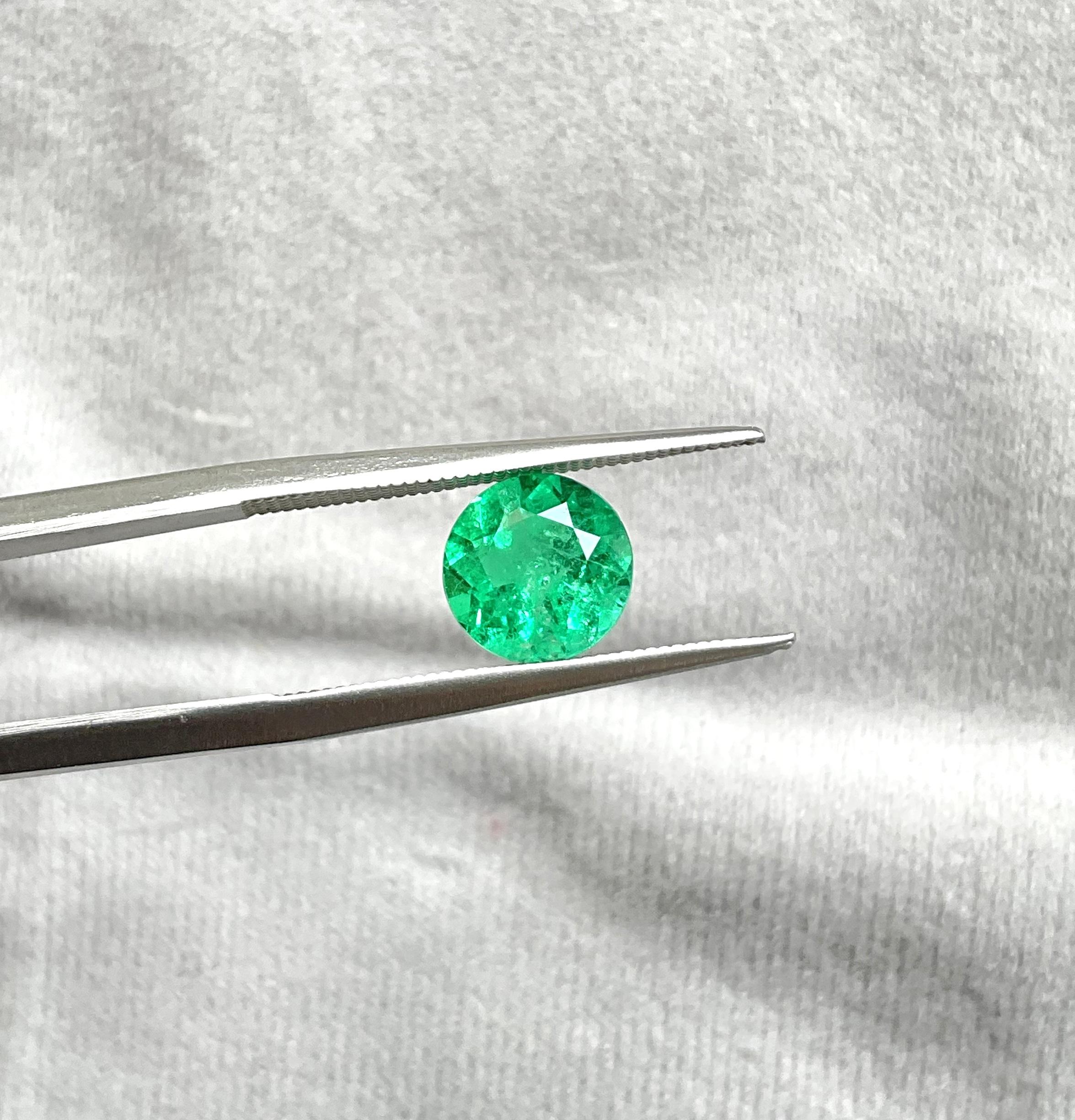 1.53 carats colombian emerald 7.5 mm round cutstone for fine jewelry natural gem For Sale 2