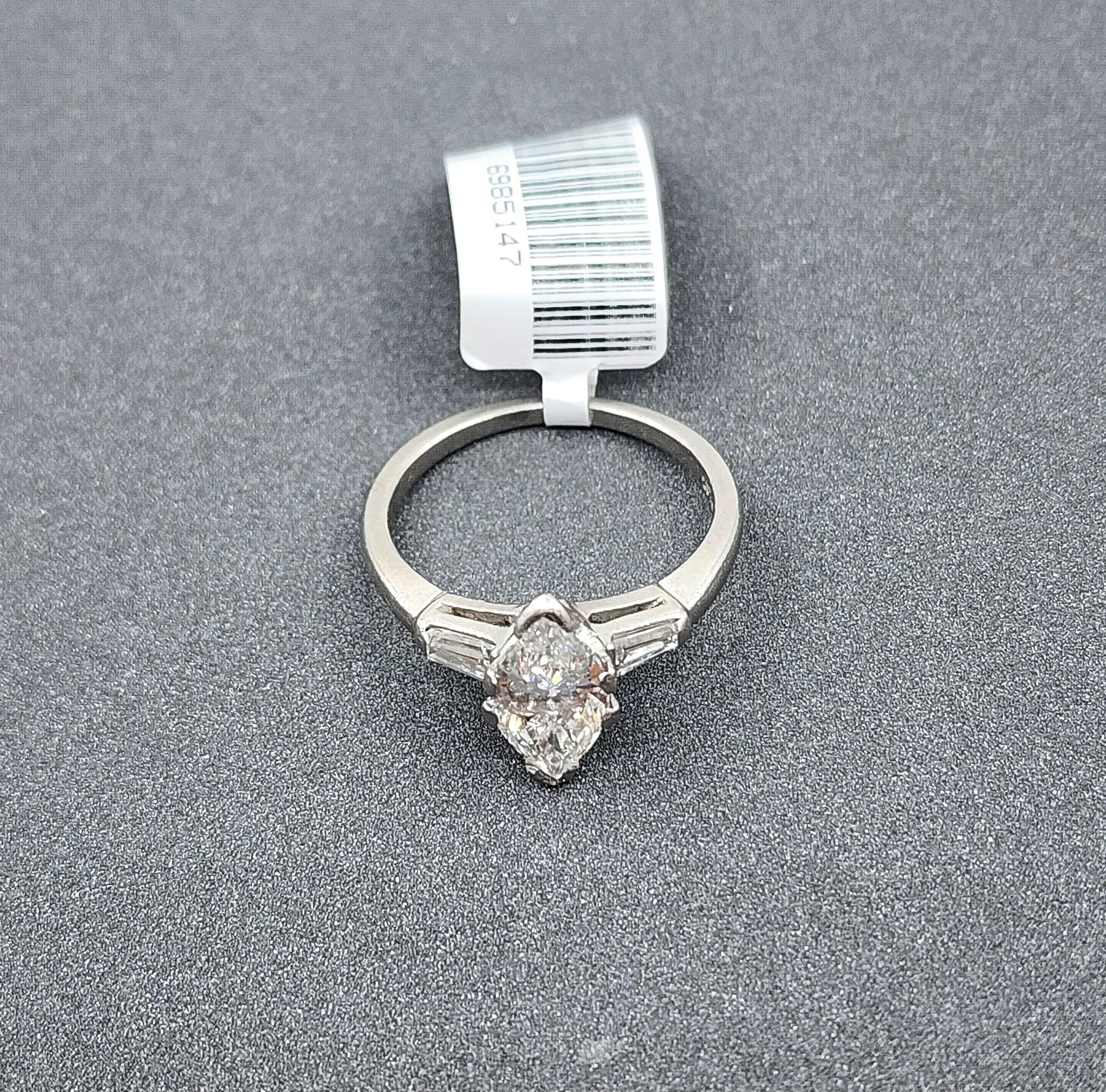 Marquise Cut 1.53 ct Diamond Ring For Sale