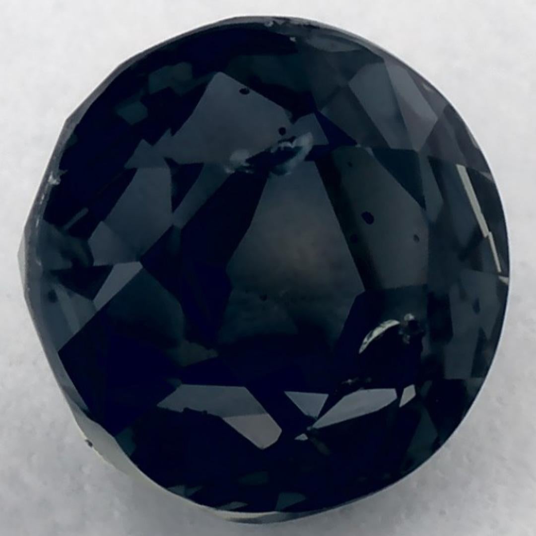 Dieser natürliche grüne Saphir bietet Eleganz und Raffinesse. Mit seiner satten Farbsättigung und seinem präzisen Schliff ist er das perfekte Herzstück für einen Verlobungsring oder ein luxuriöses Schmuckdesign.

Dieser Saphir stammt aus Sri Lanka