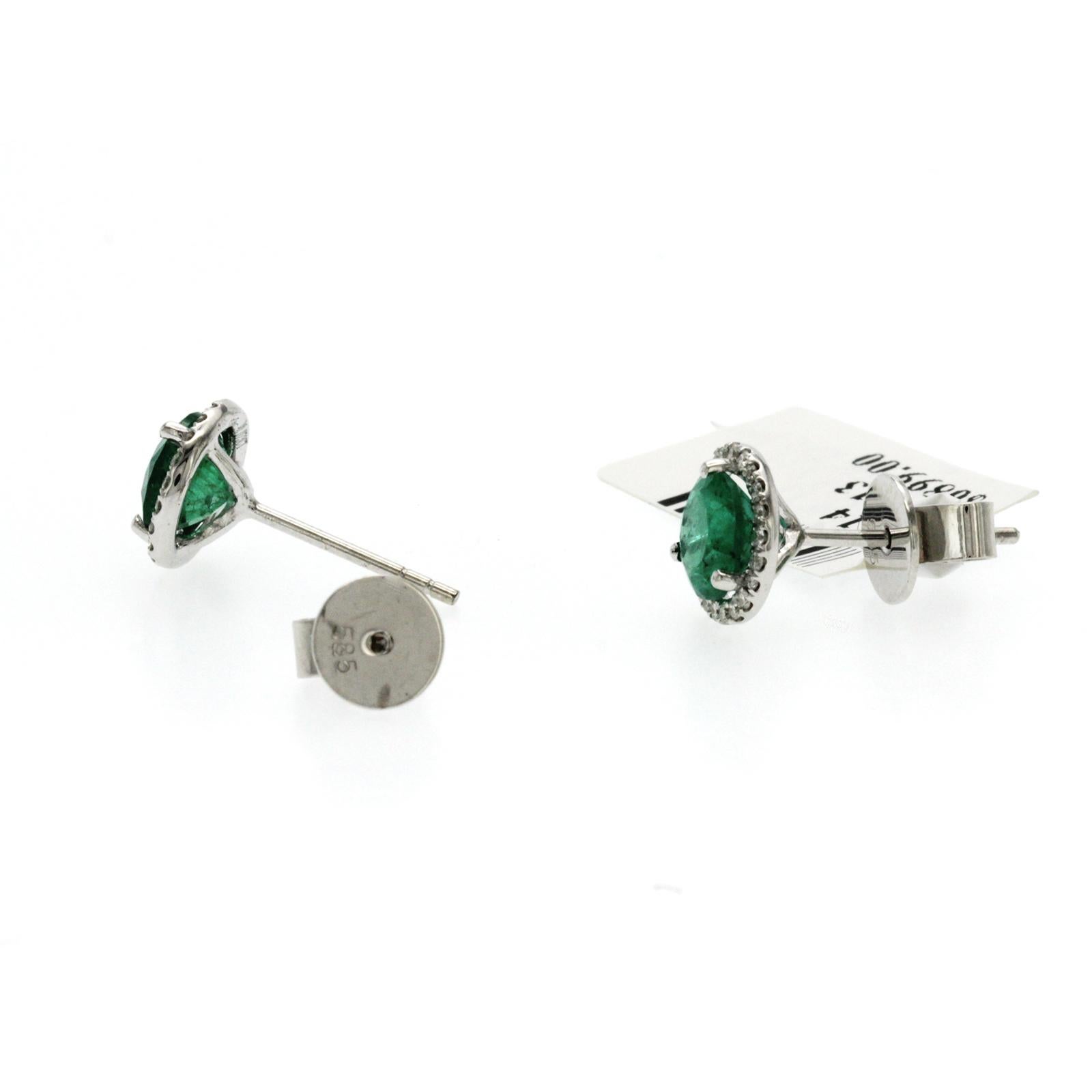 1.53 CT Natural Colombian Emerald 0.15 CT Diamonds 14K White Gold Stud Earrings In New Condition For Sale In Los Angeles, CA