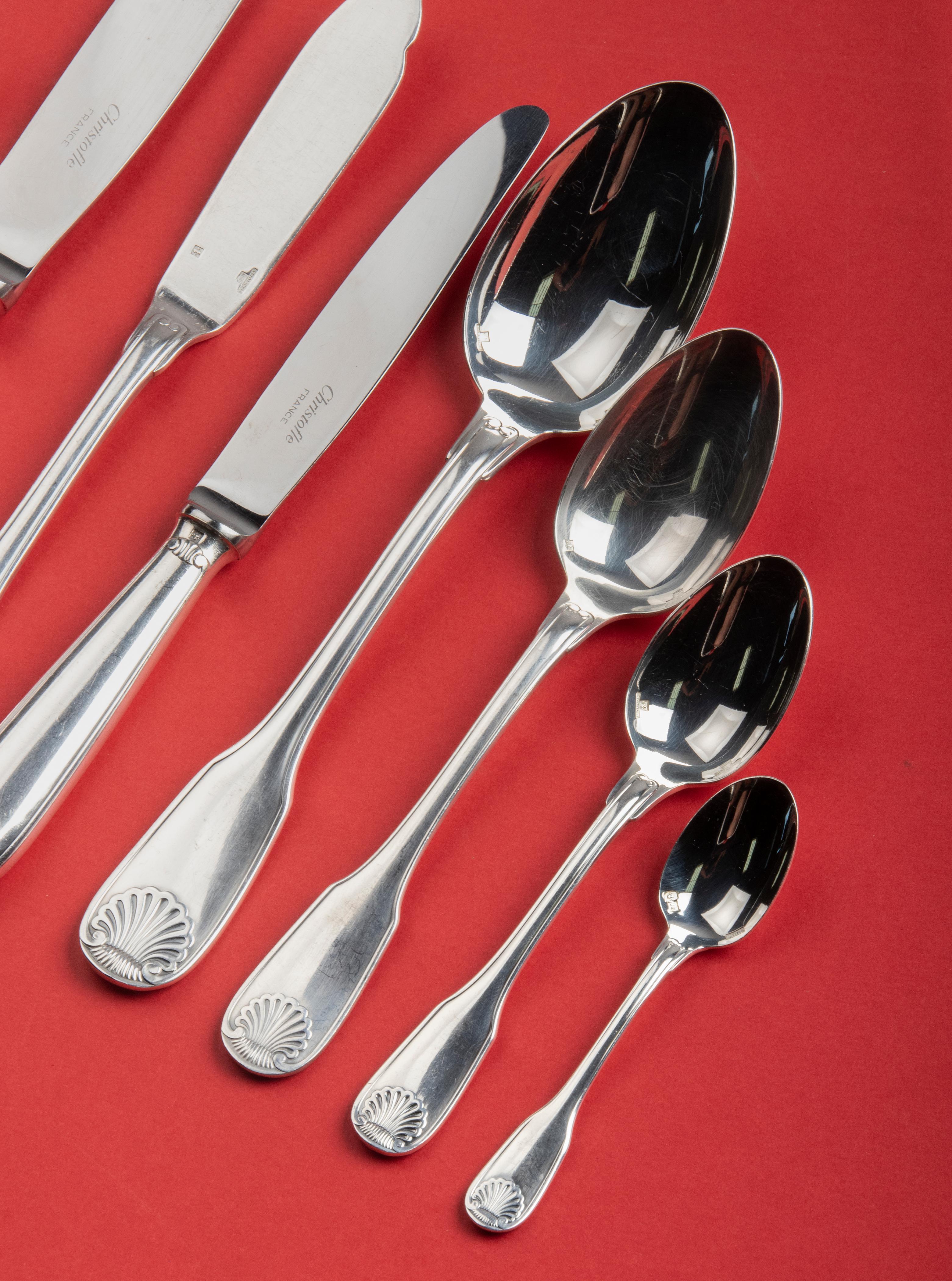 115-Piece Set of Silver-Plated Flatware by Christofle Model Vendome Coquille In Good Condition In Casteren, Noord-Brabant
