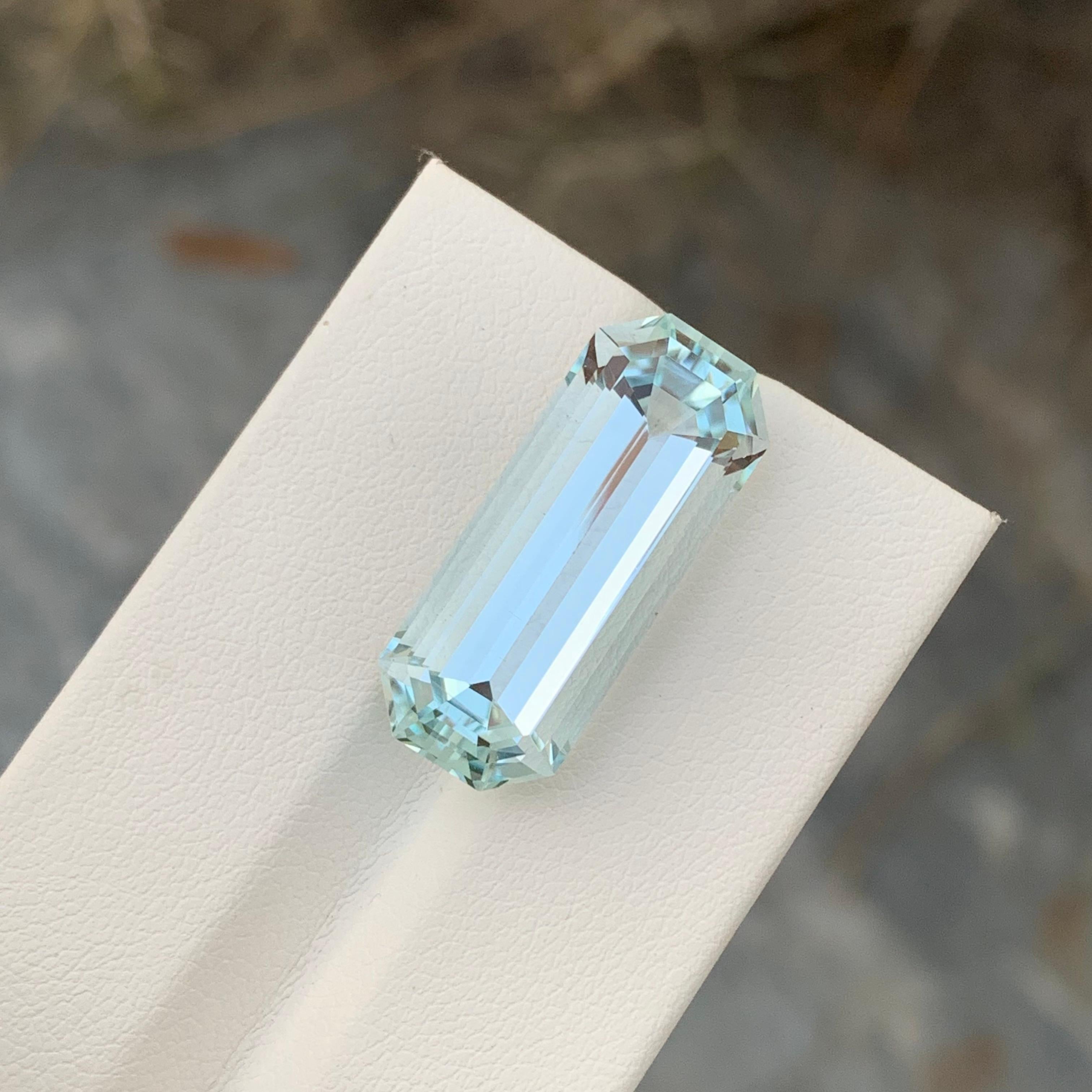15.30 Natural Loose Aquamarine Long Emerald Shape Gem For Necklace Jewellery In New Condition For Sale In Peshawar, PK