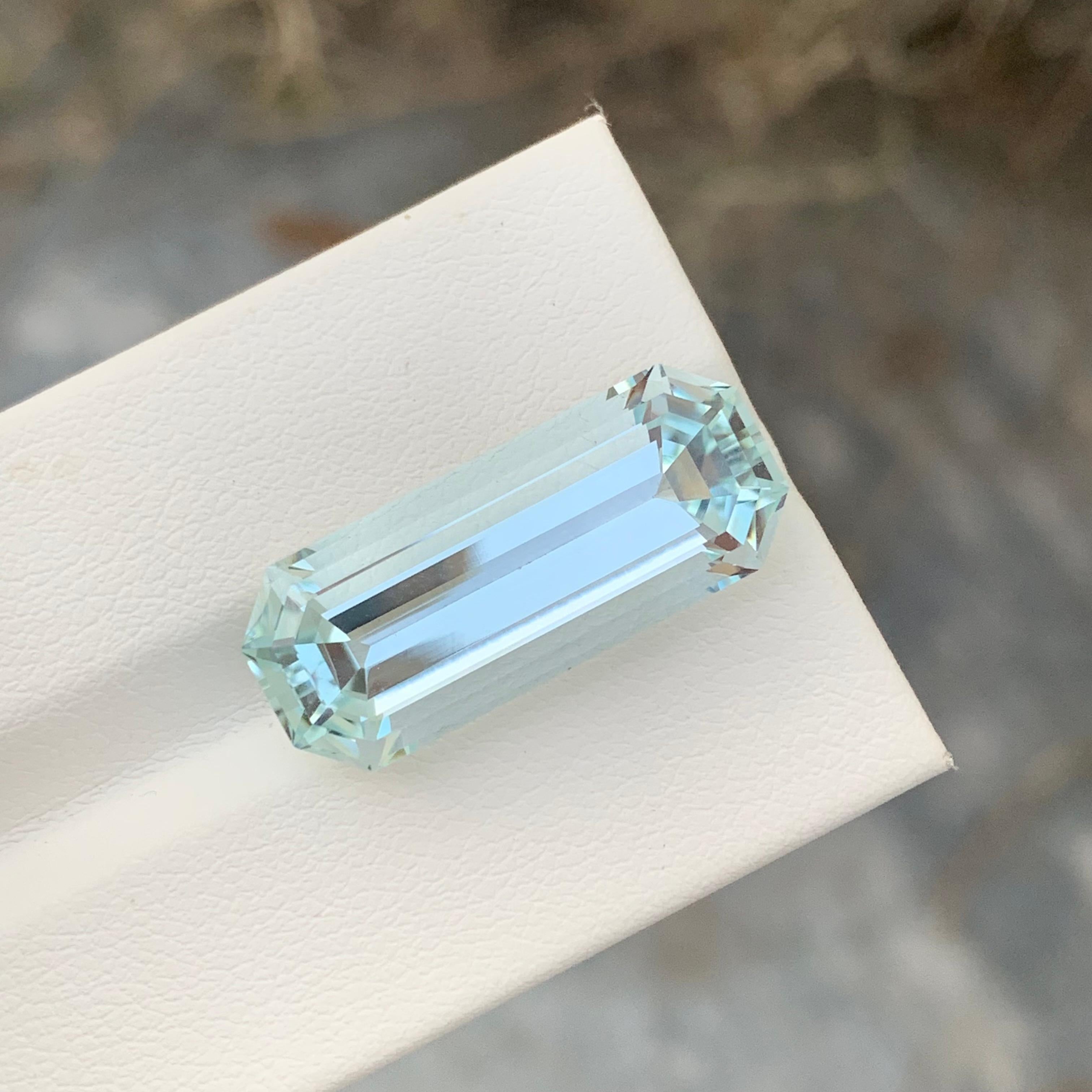 Women's or Men's 15.30 Natural Loose Aquamarine Long Emerald Shape Gem For Necklace Jewellery For Sale