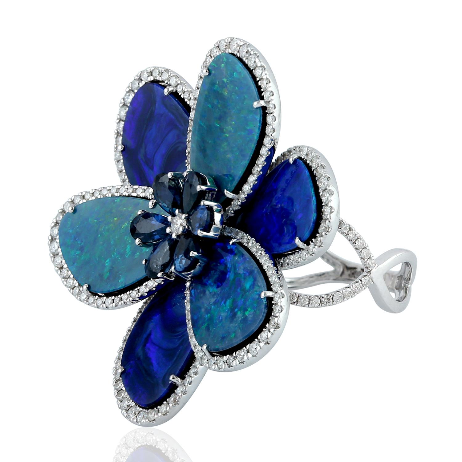 Anillo de pétalos de oro de 14 quilates con diamante ópalo de 15,33 quilates Contemporáneo en venta