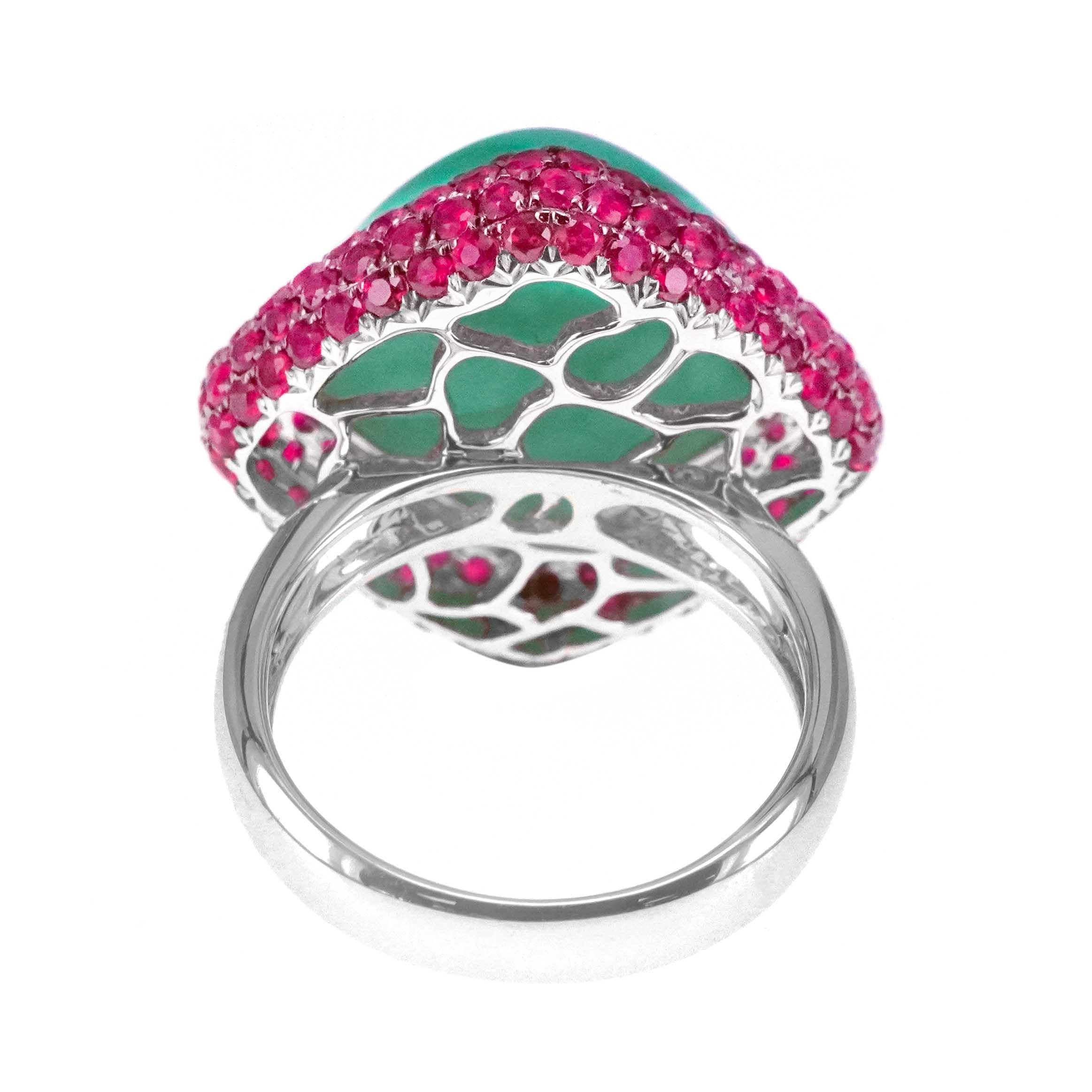 Round Cut 15.35 Carat Chrysoprase & 2.98 Carat Vivid Red Burma Ruby Unique Table Top Ring For Sale