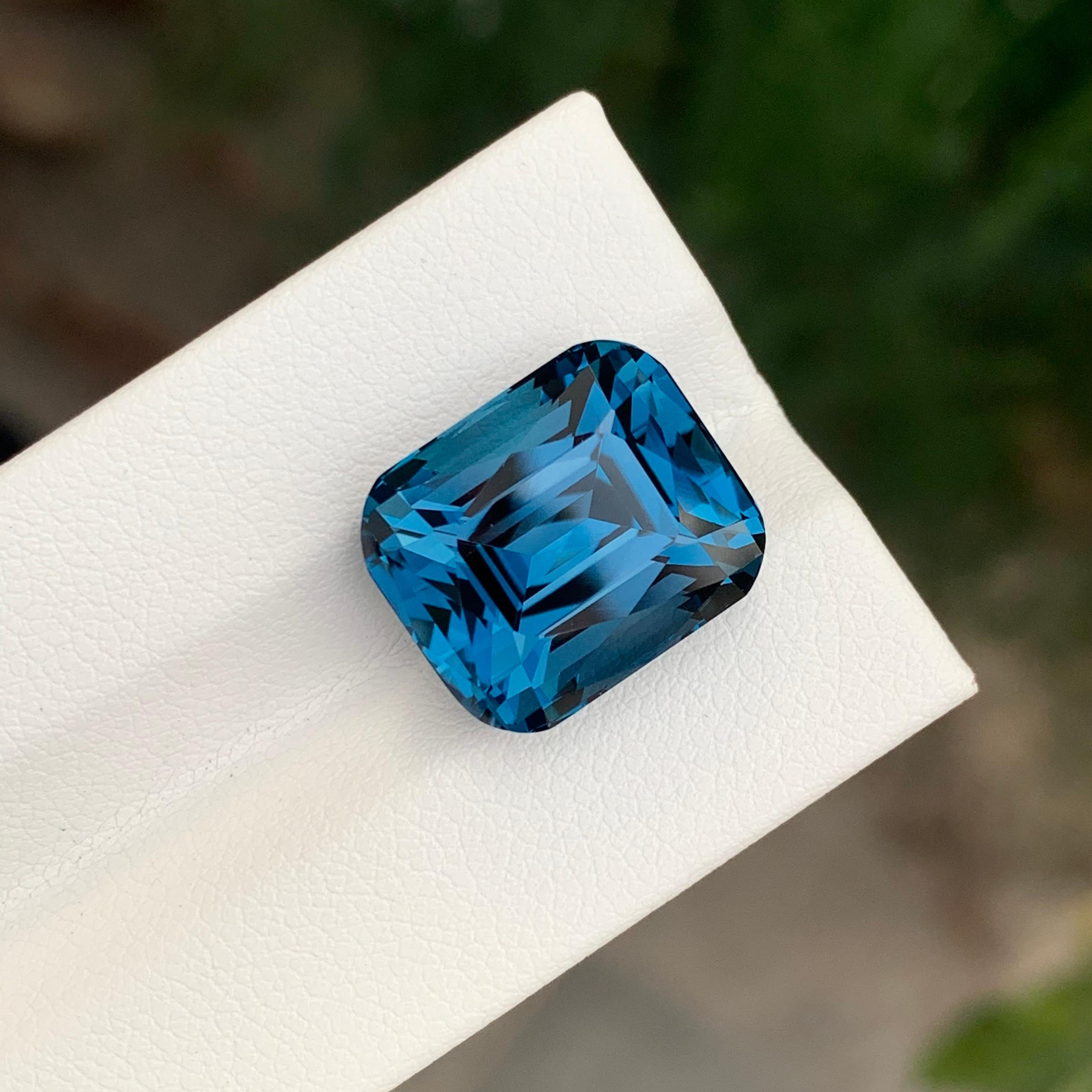 15,35 Carati Squisita pietra preziosa sfaccettata a forma di cuscino di Topazio Blu di Londra in vendita 6