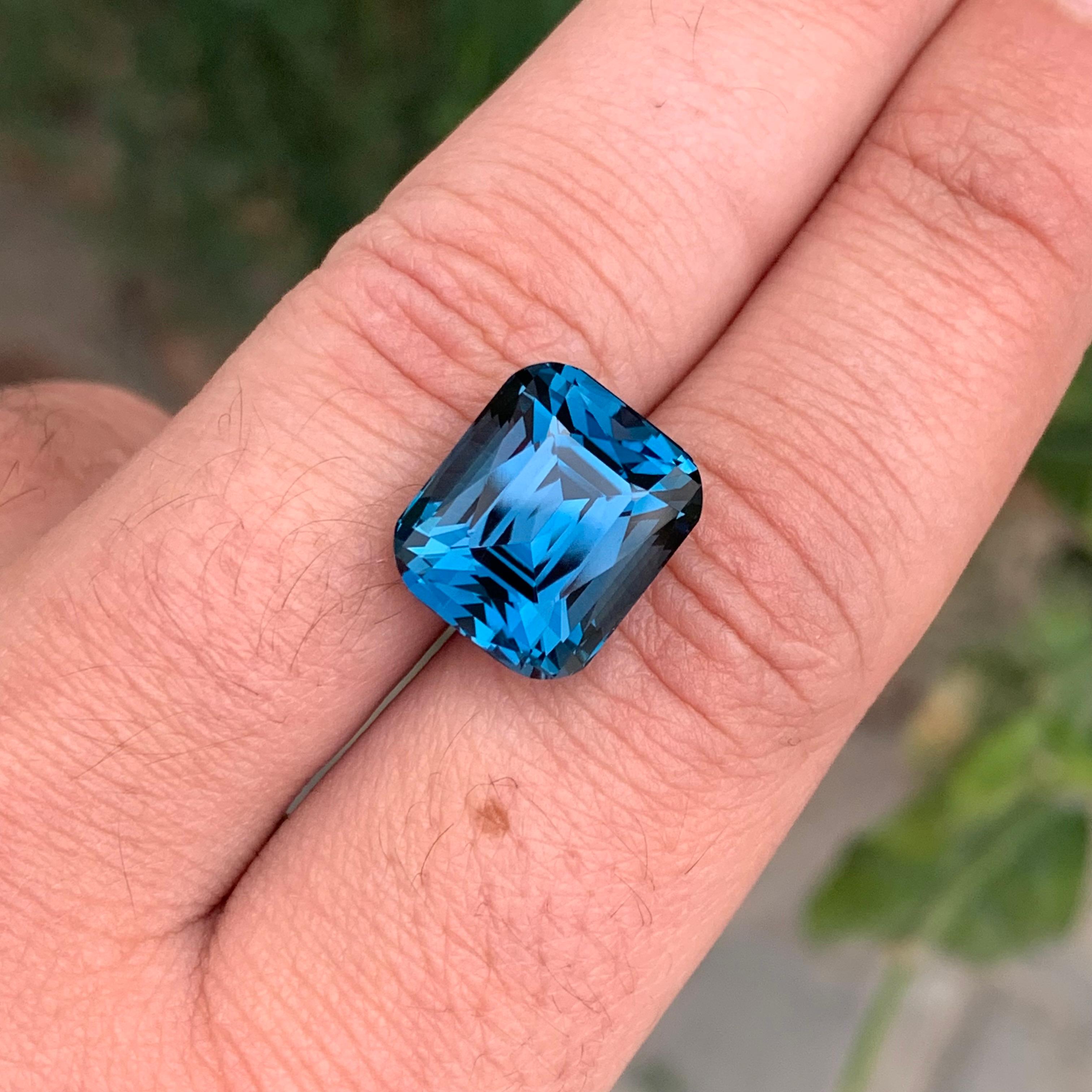 15,35 Carati Squisita pietra preziosa sfaccettata a forma di cuscino di Topazio Blu di Londra In condizioni Nuovo in vendita a Peshawar, PK