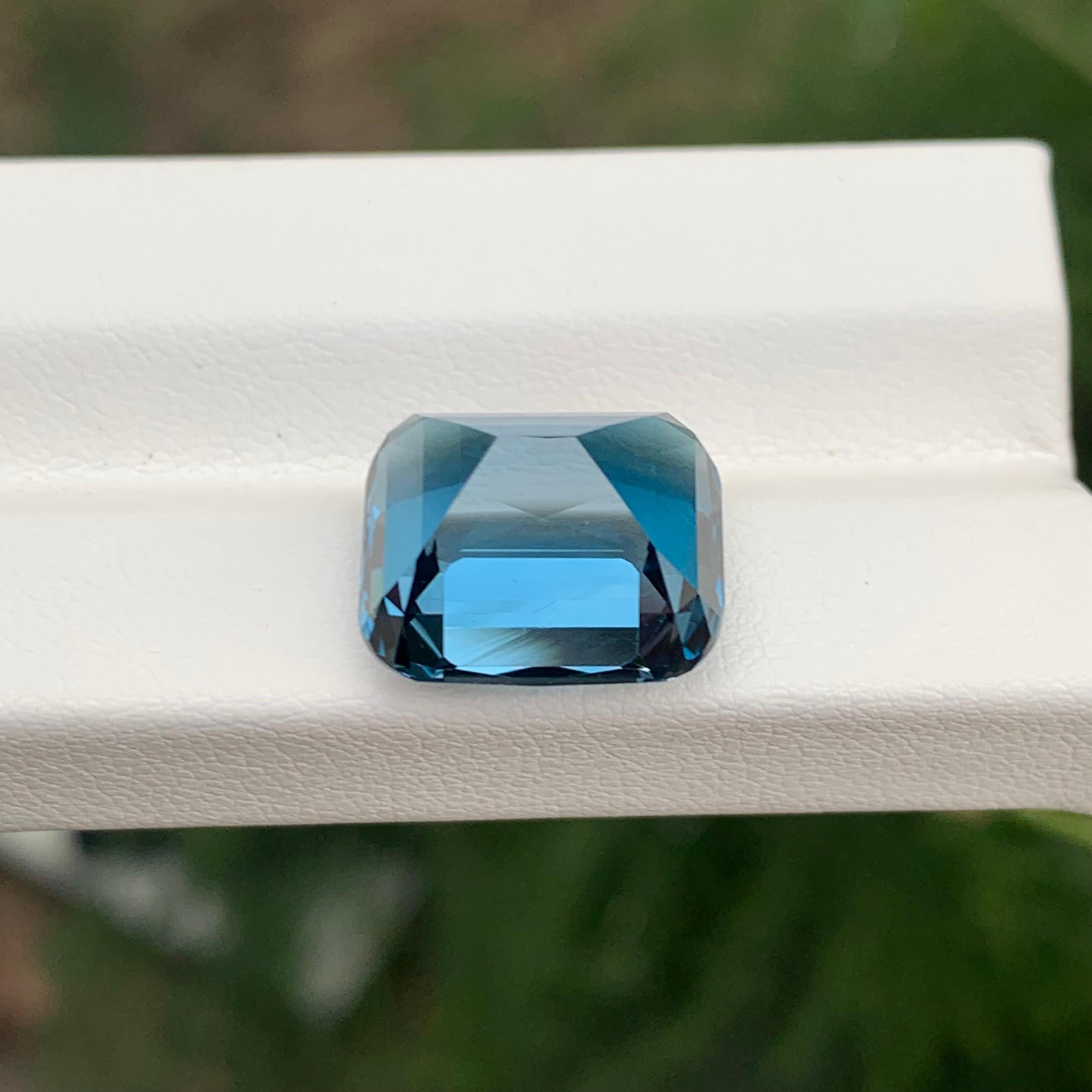 15,35 Carati Squisita pietra preziosa sfaccettata a forma di cuscino di Topazio Blu di Londra in vendita 1