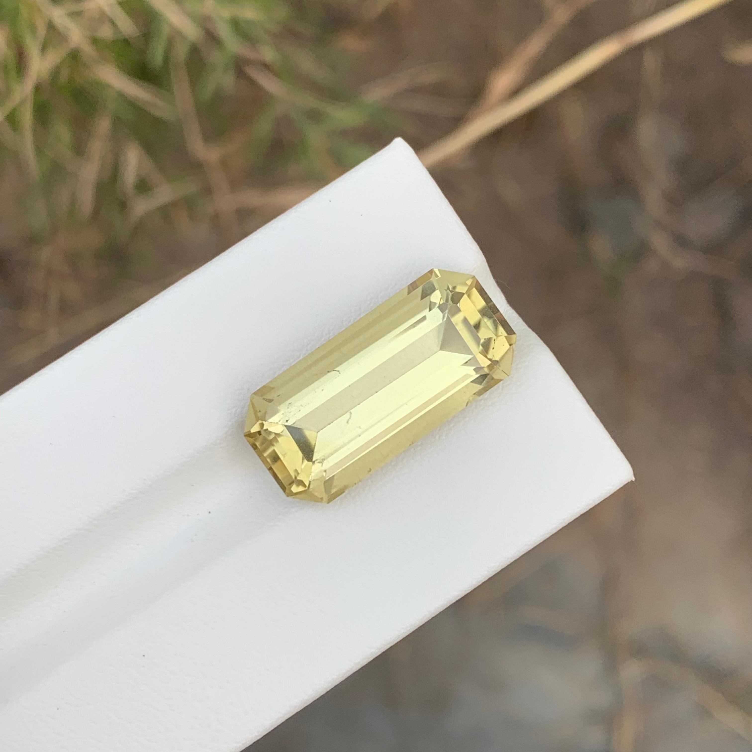 citrine naturelle non sertie de 15,35 carats en forme d'émeraude de quartz citron du Brésil  en vente 1