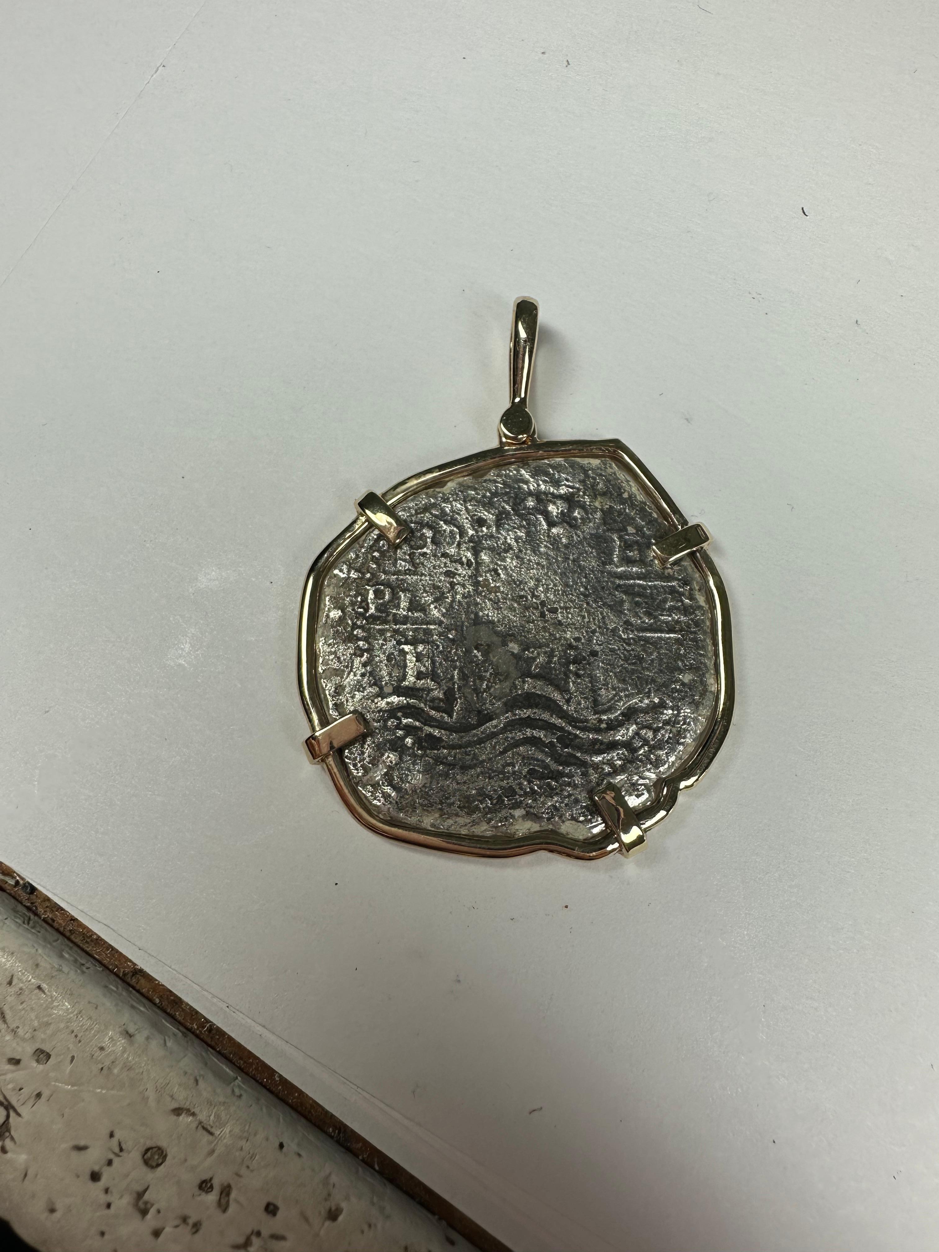 Moneta d'argento del 1535 con pendente in oro 14KT Raro! in vendita 3