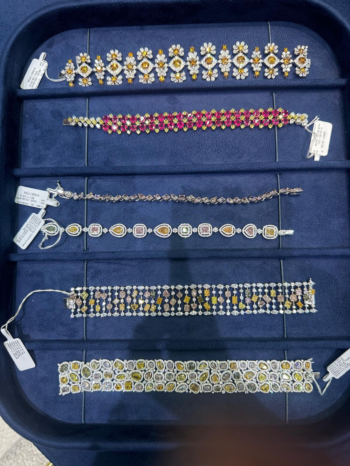 Bracelet en diamants jaunes et blancs en forme de cœur de 15,375 carats D-F VVS-VS en or 18k Unisexe en vente