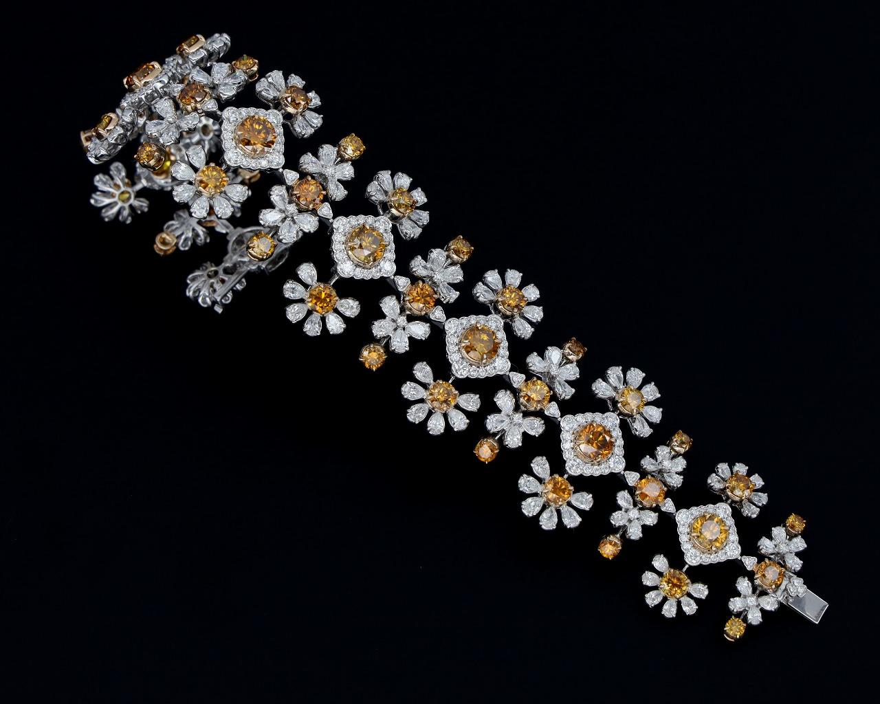 Bracelet en diamants jaunes et blancs en forme de cœur de 15,375 carats D-F VVS-VS en or 18k en vente 1