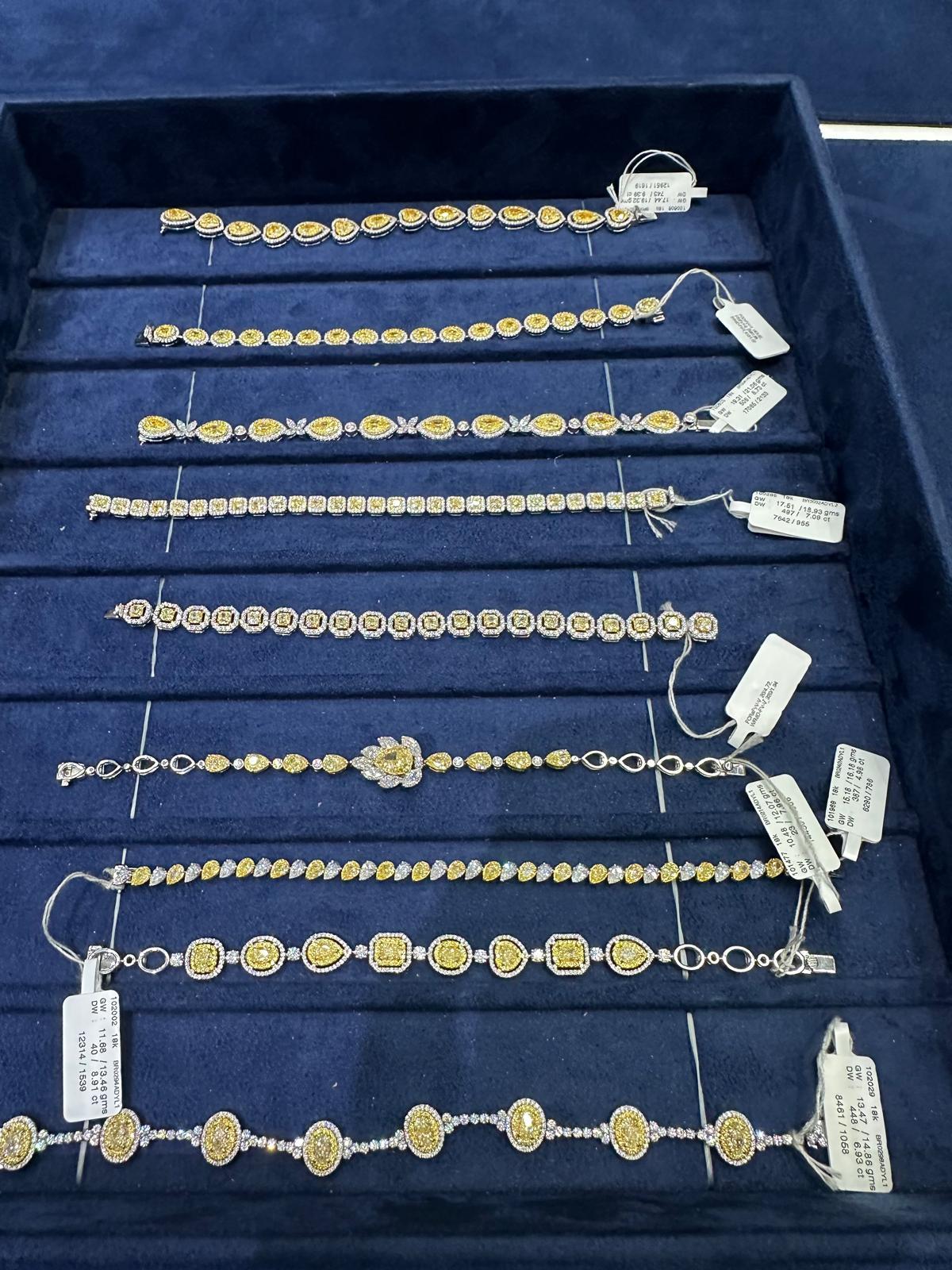 Bracelet en diamants jaunes et blancs en forme de cœur de 15,375 carats D-F VVS-VS en or 18k en vente 4