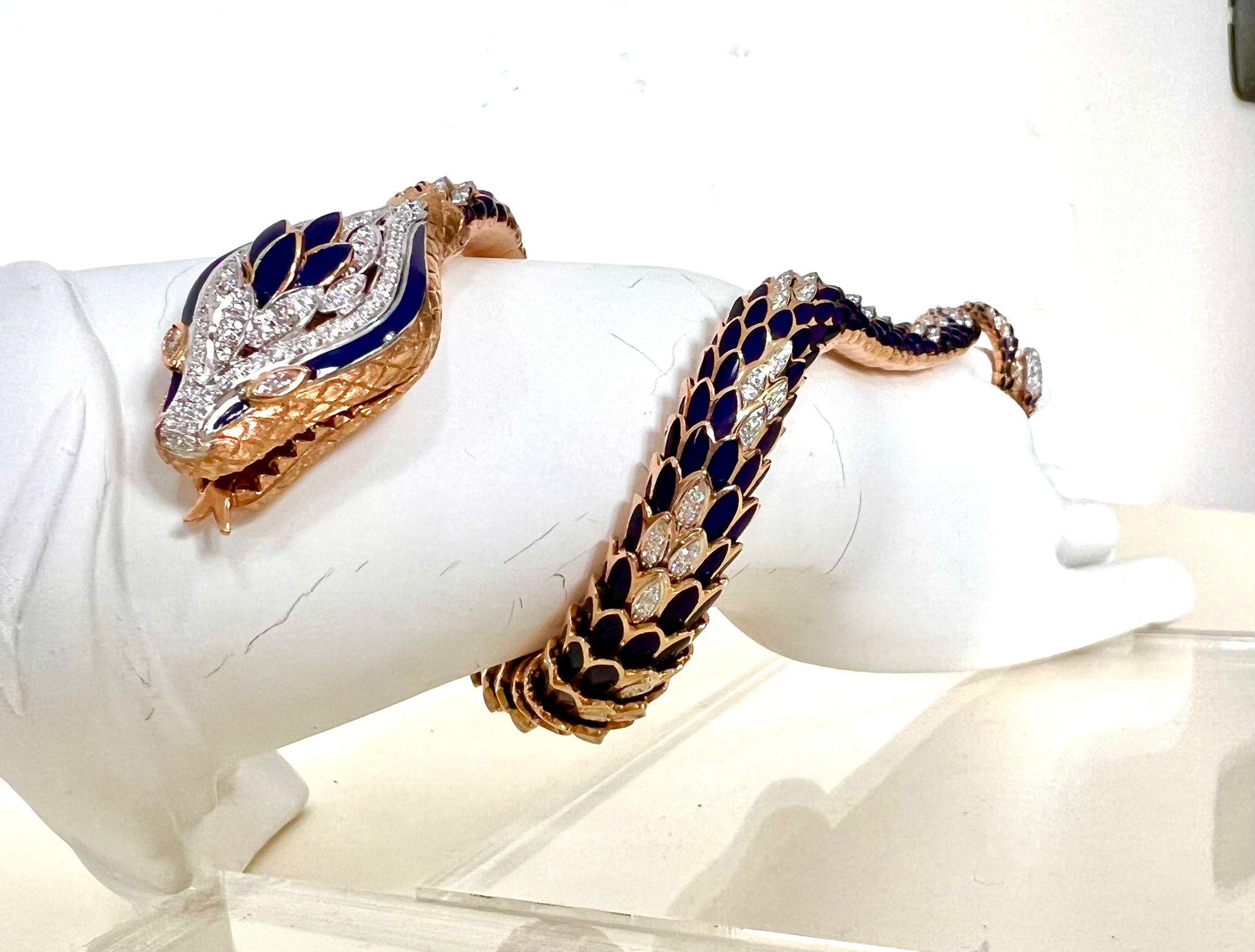 153.84gr Flexible Snake Diamond Ring-Bracelet with Blue Enamel in 18kt Rose Gold In New Condition For Sale In Valenza, IT