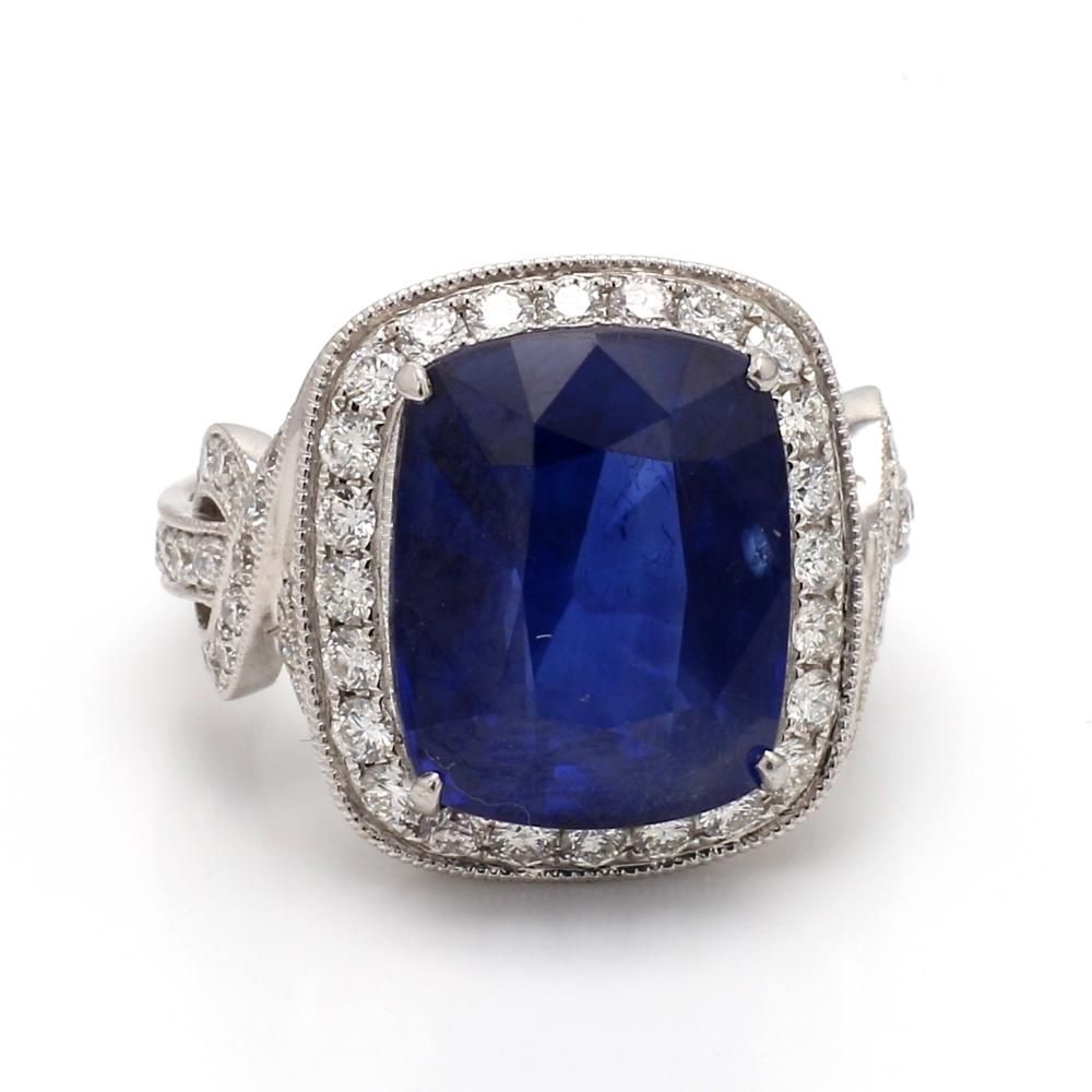 Women's or Men's 15.38ct Cushion Cut Sapphire Ring For Sale