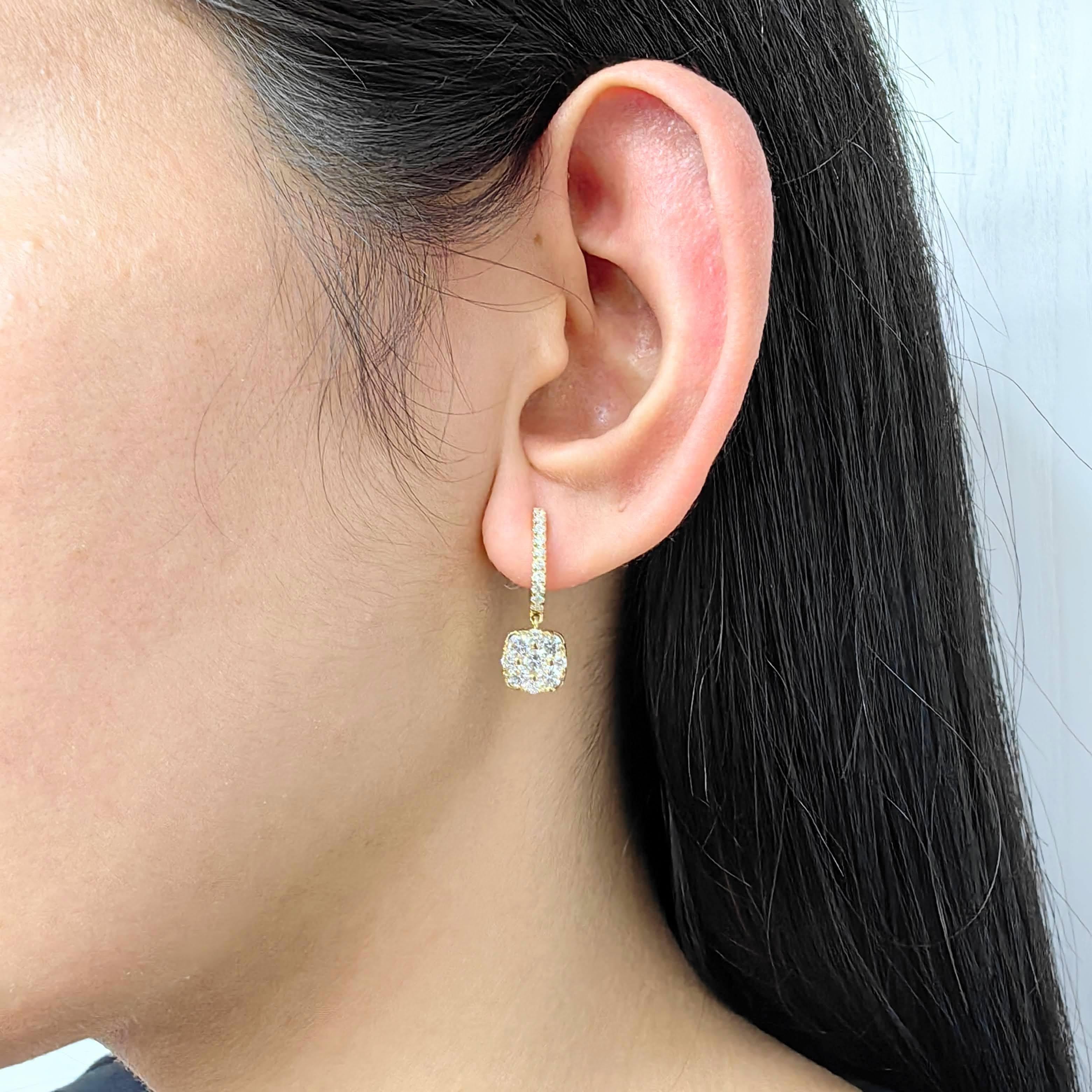 Donna 1.53ct Cushion Cluster Illusion Diamond Drop Earrings in 18K Yellow Gold in vendita