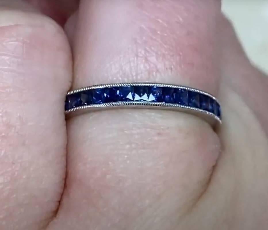 1.53ct French Cut Sapphire Eternity Band Ring, Platin im Zustand „Hervorragend“ im Angebot in New York, NY