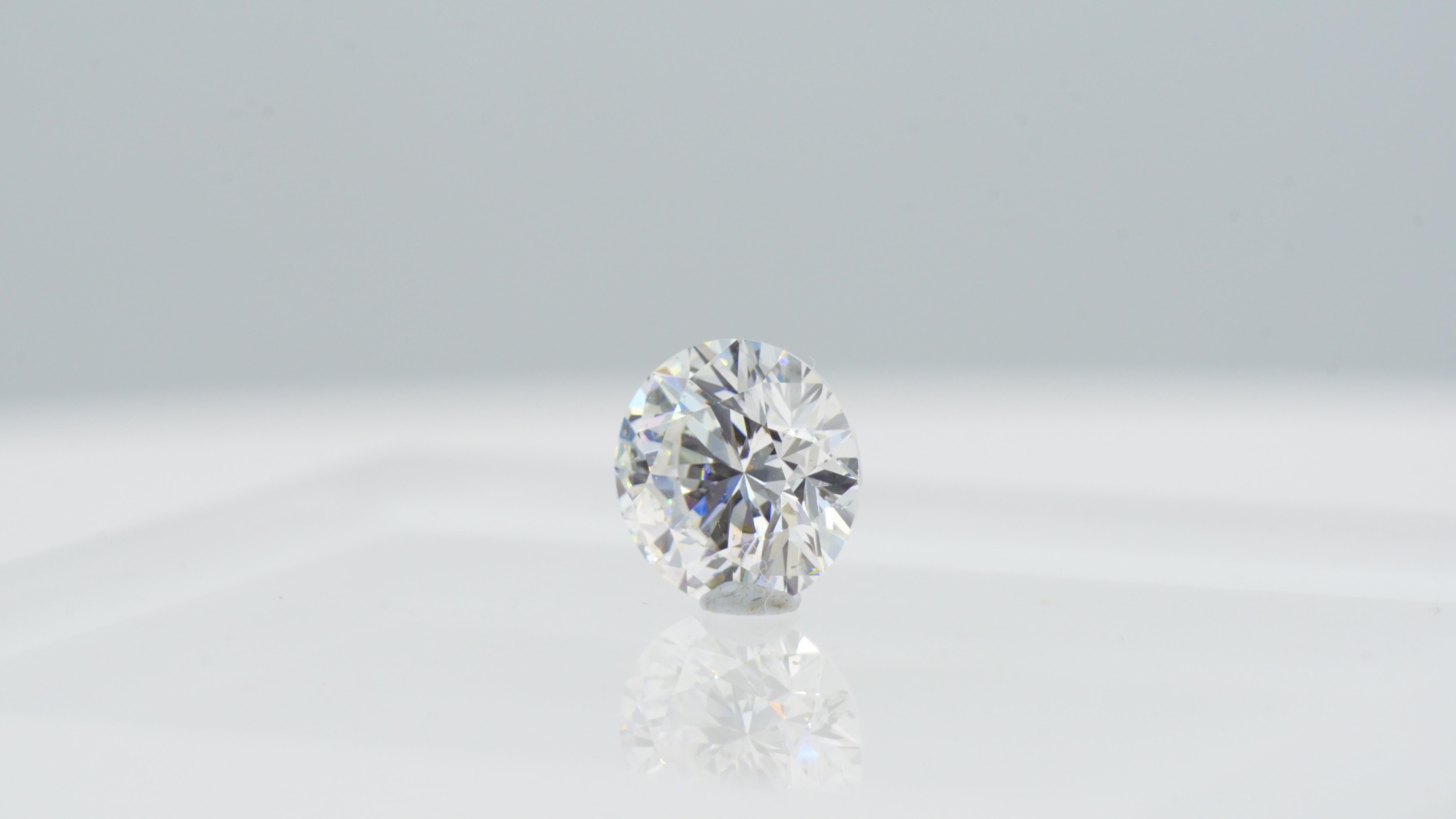 Beautiful 1.53ct round brilliant cut diamond that has been certified by GIA #168604401. See the GIA certificate in the image gallery.  Design your own jewelry piece with this diamond. The diamond is colorless E Color, SI 2 in clarity, and has