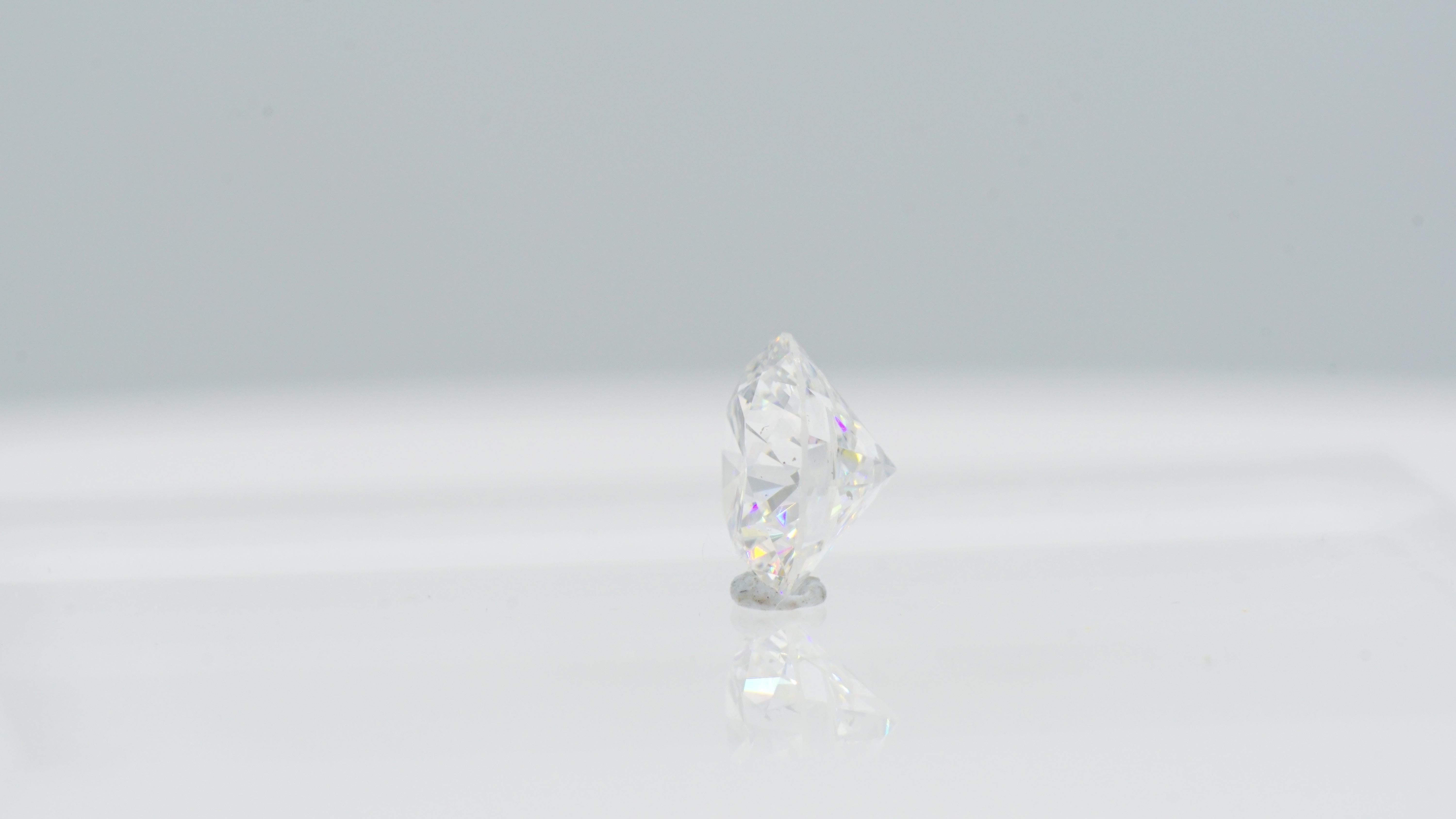 Moderne 1.53ct Diamant rond taille brillant certifié GIA en vrac excellente symétrie E SI2 en vente