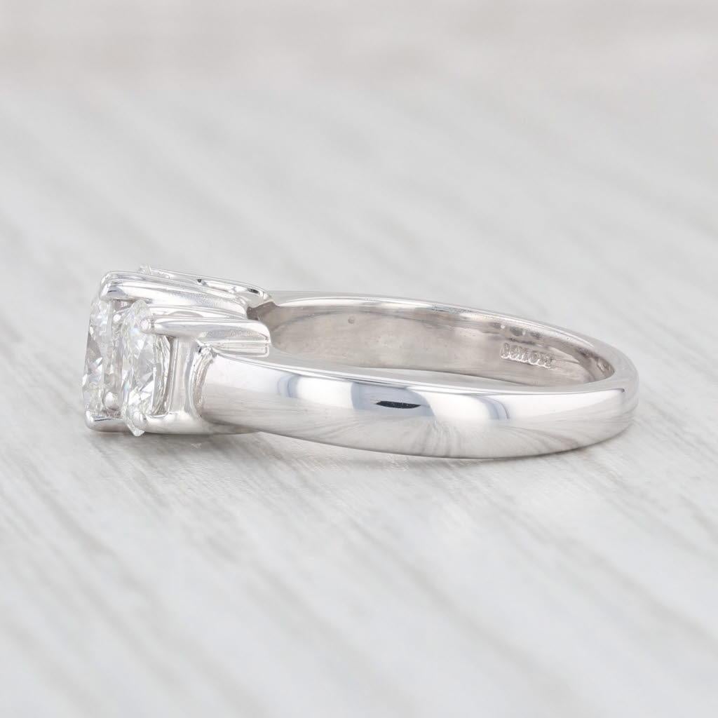 Taglio ovale Anello a 3 pietre con diamante ovale da 1,53 ct. in oro bianco 14k, misura 6, per il fidanzamento in vendita