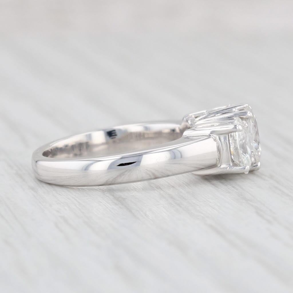 Anello a 3 pietre con diamante ovale da 1,53 ct. in oro bianco 14k, misura 6, per il fidanzamento In condizioni buone in vendita a McLeansville, NC