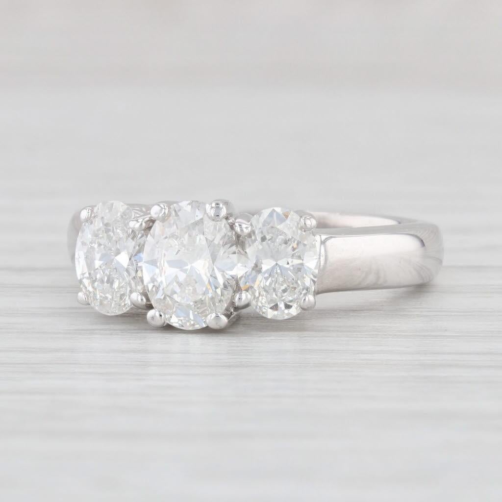 Donna Anello a 3 pietre con diamante ovale da 1,53 ct. in oro bianco 14k, misura 6, per il fidanzamento in vendita
