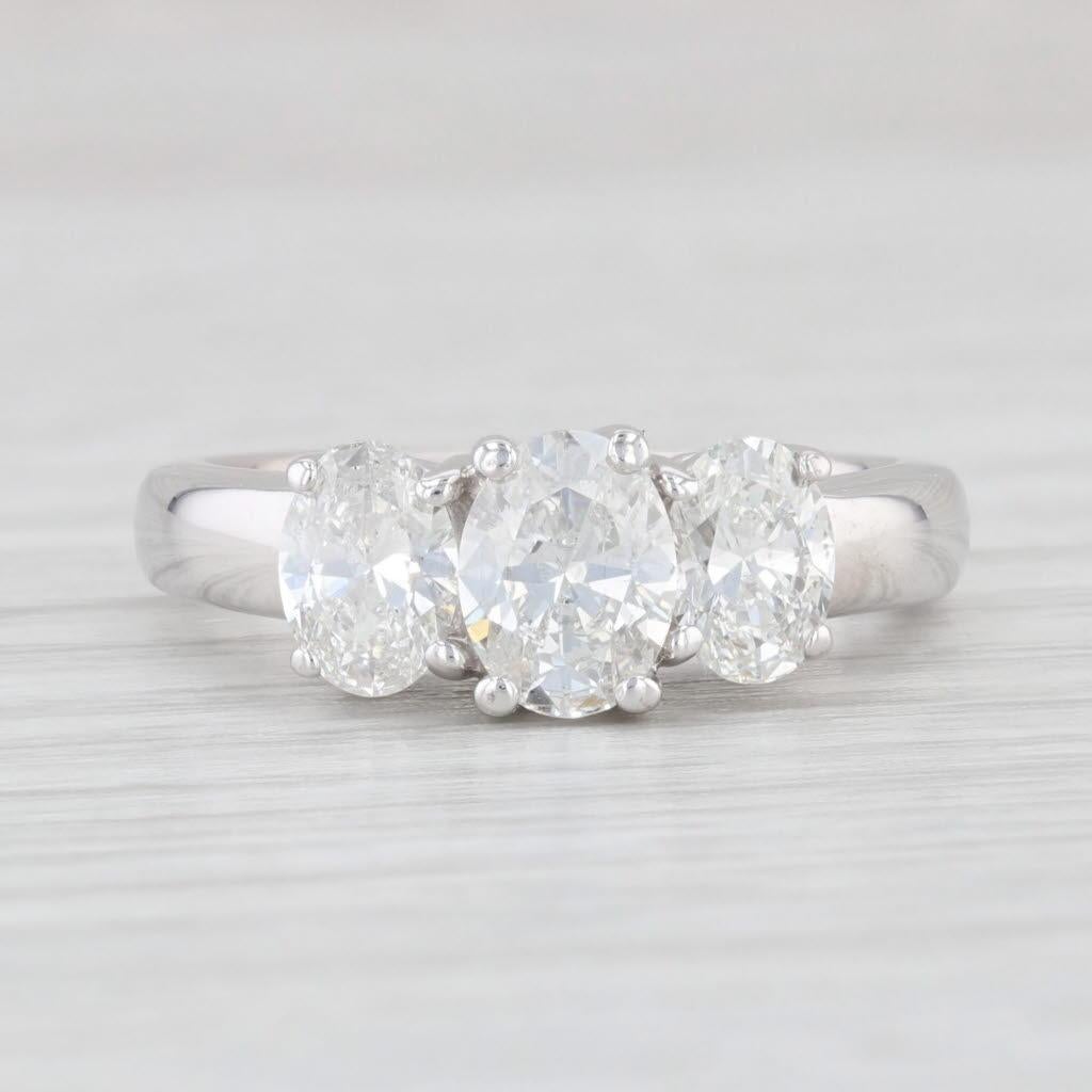 Anello a 3 pietre con diamante ovale da 1,53 ct. in oro bianco 14k, misura 6, per il fidanzamento in vendita 1