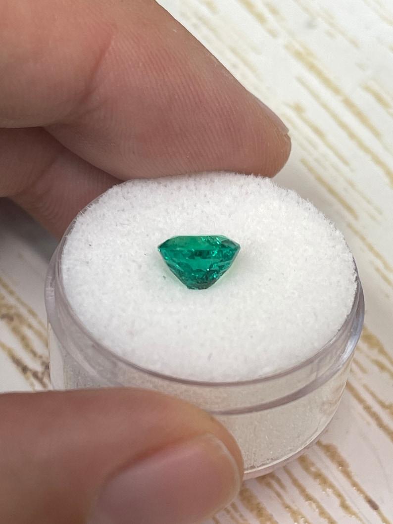 1,54 Carati AAA+ Smeraldo colombiano verde bluastro - Gemma di nascita di maggio con taglio a cuscino in vendita 2