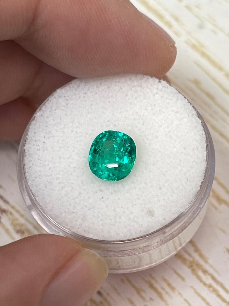 1,54 Carati AAA+ Smeraldo colombiano verde bluastro - Gemma di nascita di maggio con taglio a cuscino In condizioni Nuovo in vendita a Jupiter, FL