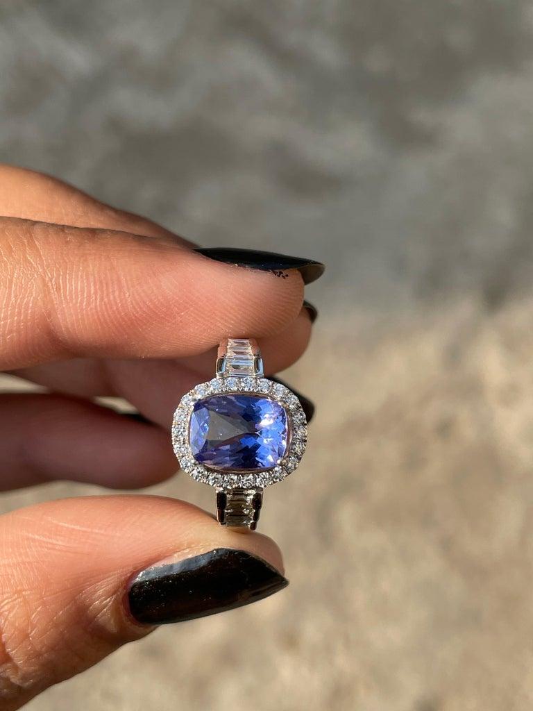 in vendita:  Anello nuziale a raggiera con tanzanite e diamanti da 1,54 carati e taglio a cuscino in oro bianco 18 carati 4