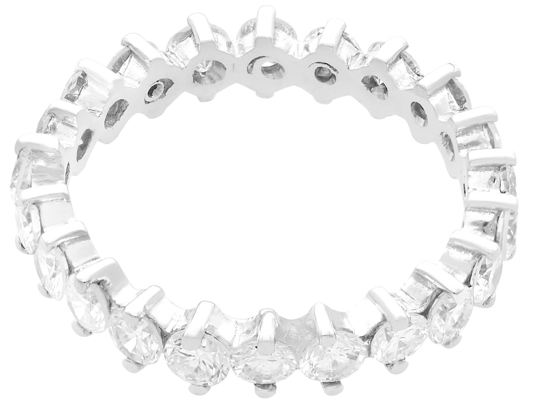 Anello di fidanzamento a eternità completa in oro bianco e diamanti da 1,54 carati In condizioni ottime in vendita a Jesmond, Newcastle Upon Tyne