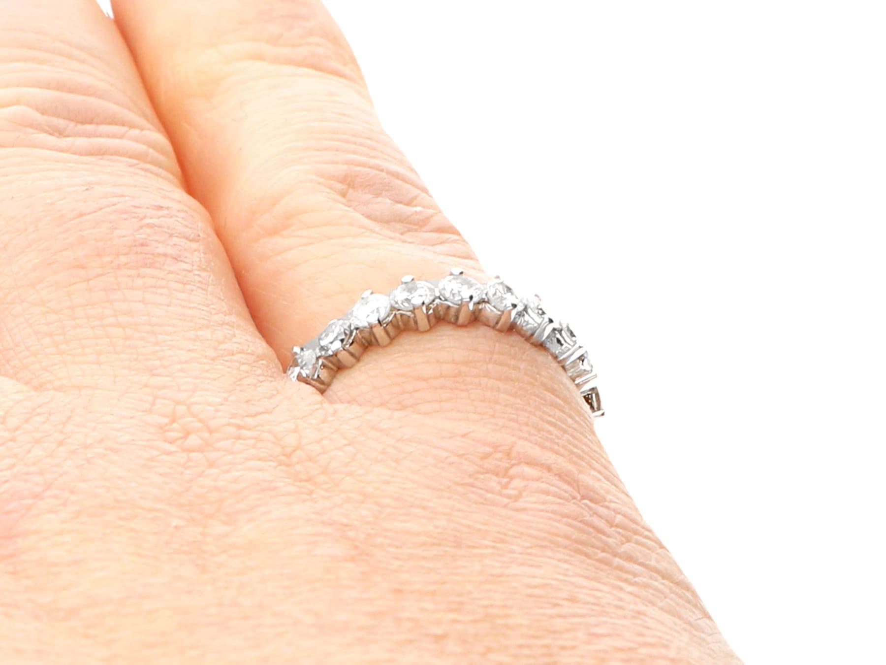 Anello di fidanzamento a eternità completa in oro bianco e diamanti da 1,54 carati in vendita 4