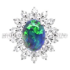 Bague Lighting Ridge en platine sertie d'une opale noire de 1,54 carat et d'un halo de diamants