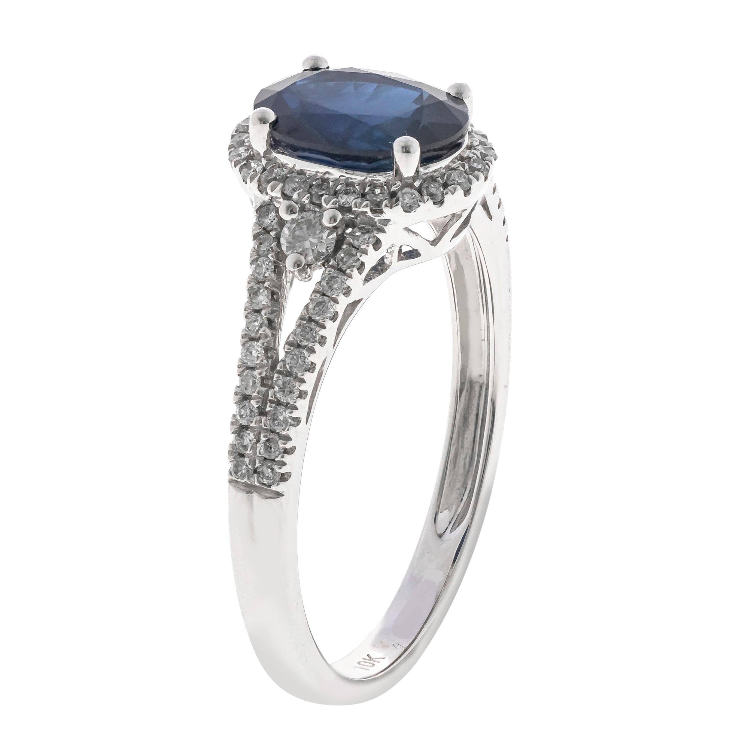 Art déco Bague en or blanc 10 carats avec diamants et saphir bleu taille ovale de 1,54 carat en vente