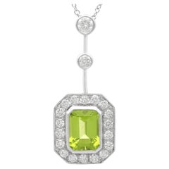 Pendentif en or blanc 18 carats avec péridot de 1,54 carat et diamants de 0,66 carat, c. 1945