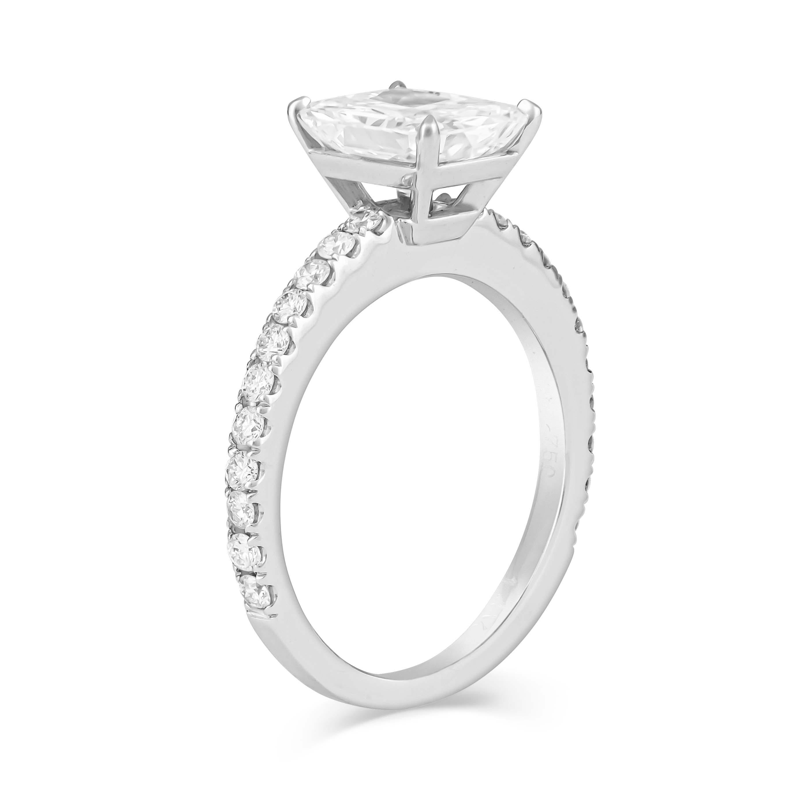 1.54 Carat Radiant Cut 'EGL' Diamond Engagement Ring, 18 Karat In New Condition In Houston, TX