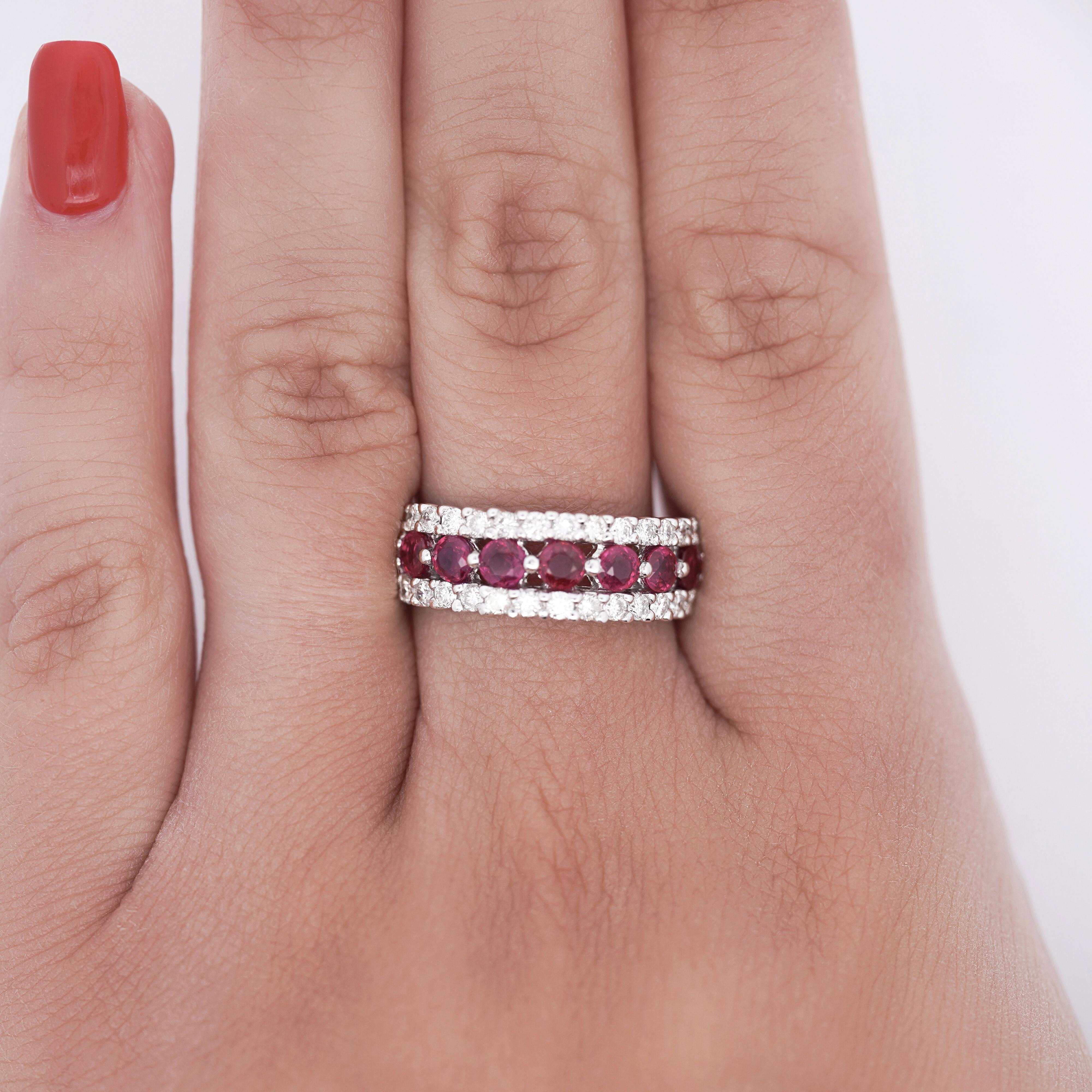 Anello a doppia fascia con rubino da 1,54 carati e diamante da 0,68 carati in platino 900. 

Dettagli: 
Tipo di articolo: Anello a fascia dell'eternità
Metallo: Platino
Dimensione: 7.75
Peso: 11,22 grammi
 
Dettagli della gemma centrale:
Tipo:
