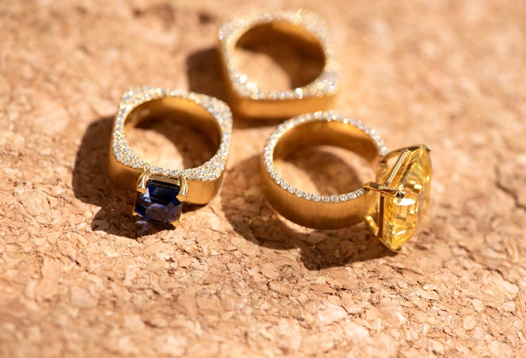 15,4 Carat Yellow Sapphire White Diamond 18 Karat Yellow Gold Ring Sahara by D&A For Sale 5