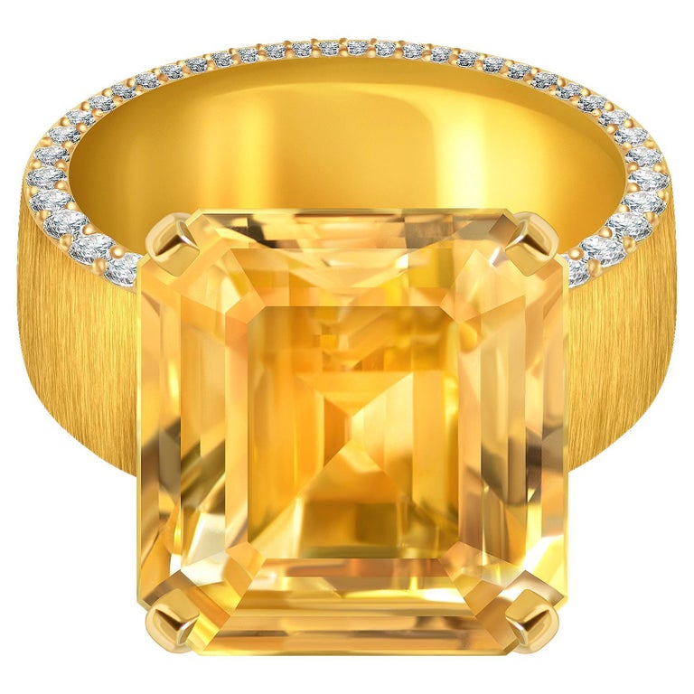 15,4 Carat Yellow Sapphire White Diamond 18 Karat Yellow Gold Ring Sahara by D&A For Sale