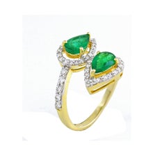 1.54 Carats Emerald Pear Cut Toi-et-Moi Ring