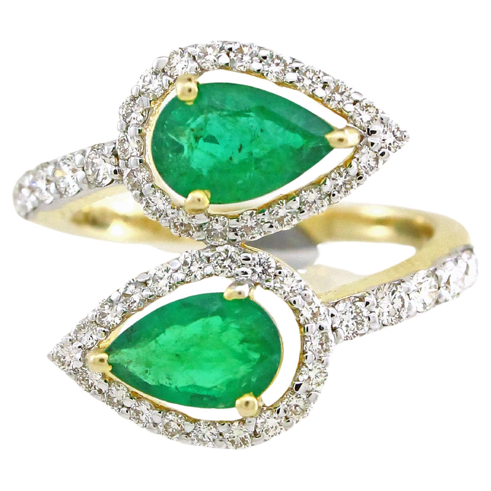 1.54 Carats Emerald Pear Cut Toi-et-Moi Ring  For Sale