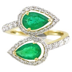 1.54 Carats Emerald Pear Cut Toi-et-Moi Ring 