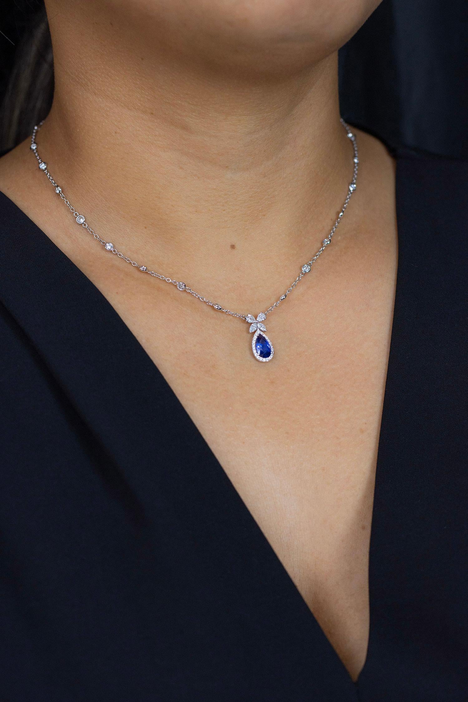 1.54 Carats Pear Shape Blue Sapphire and Mixed Diamond Pendant Necklace For Sale 1