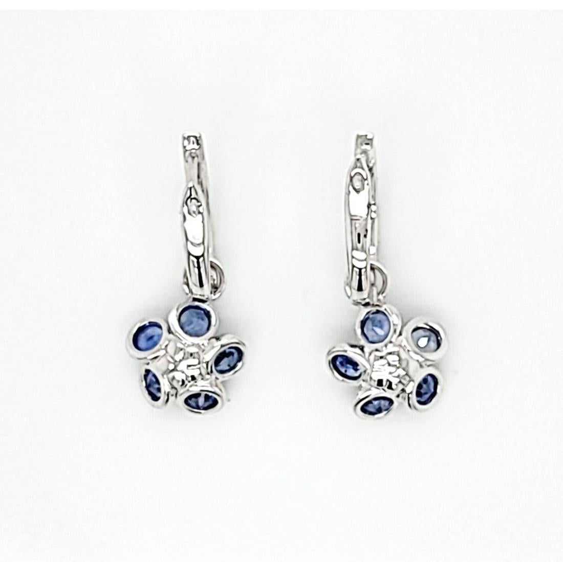 1.54 CT Natural Blue Sapphire 0.43 CT Diamonds 18K White Gold Flower Earrings In Excellent Condition For Sale In Los Angeles, CA