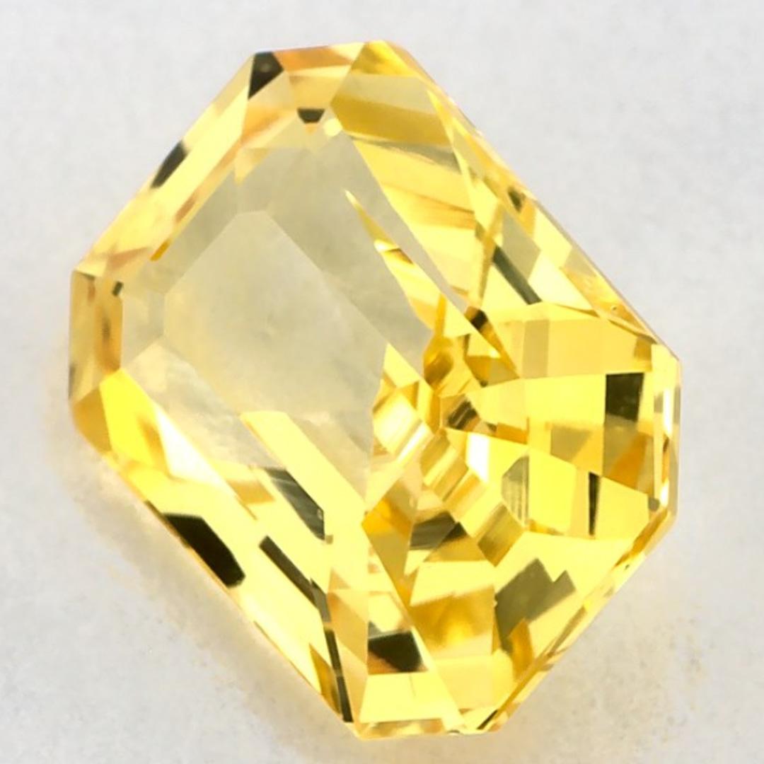 Questo zaffiro giallo naturale offre eleganza e raffinatezza. Con la sua ricca saturazione del colore e il taglio preciso, è il centro perfetto per un anello di fidanzamento o per un design di gioielli di lusso.

Questo zaffiro proviene dallo Sri