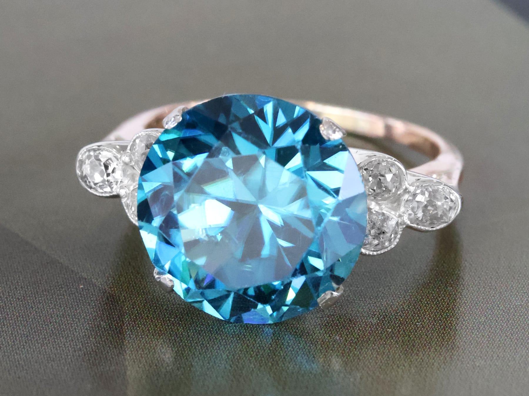 15,40 Karat hoher Zirkon und 0,56 Karat Diamant, 9k Gelbgold Ring CIRCA 1920 im Zustand „Hervorragend“ im Angebot in Jesmond, Newcastle Upon Tyne